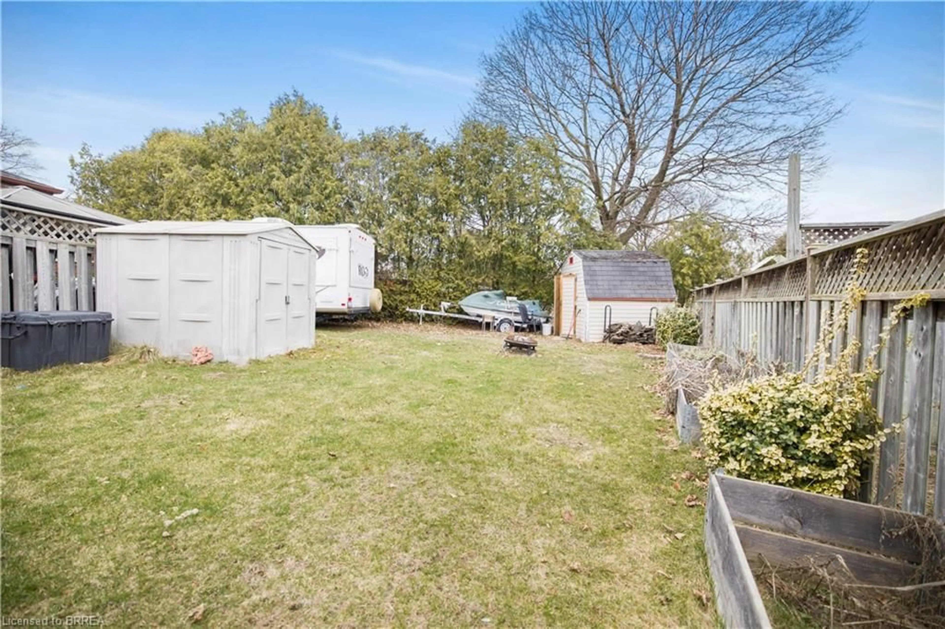 Shed for 6 Robroy Crt, Brantford Ontario N3R 3E3
