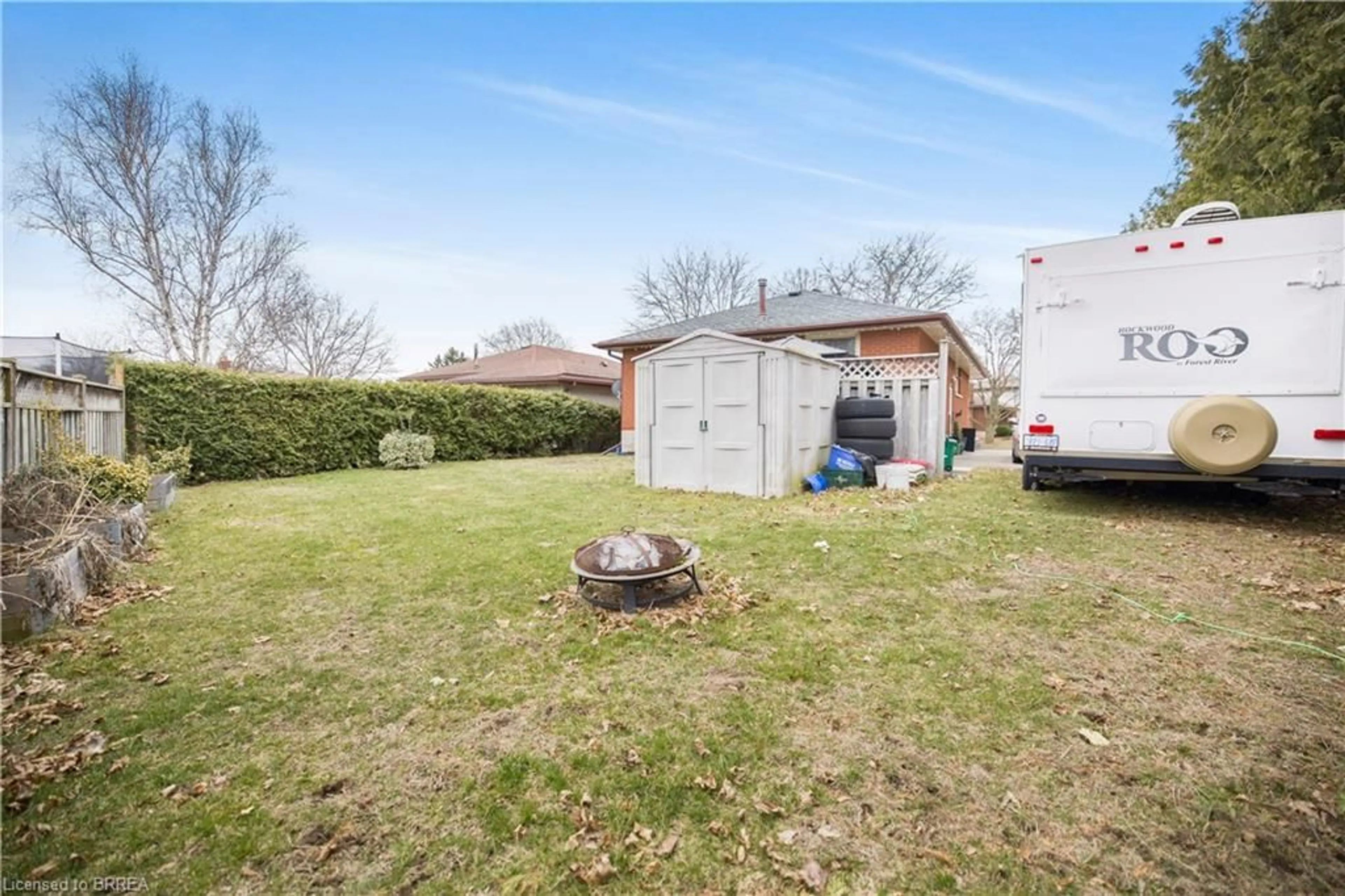 Shed for 6 Robroy Crt, Brantford Ontario N3R 3E3