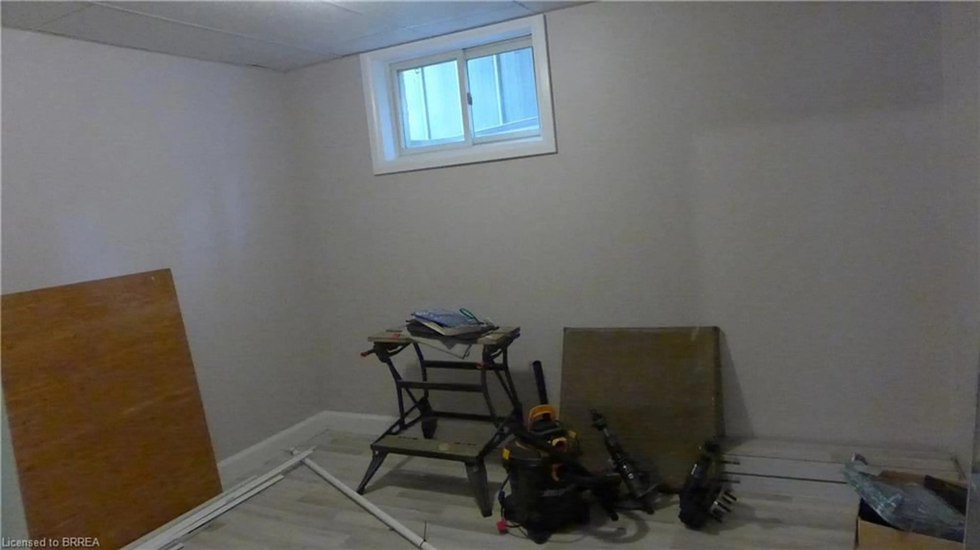 A pic of a room for 24 Hillcrest Ave, Simcoe Ontario N3Y 4K6