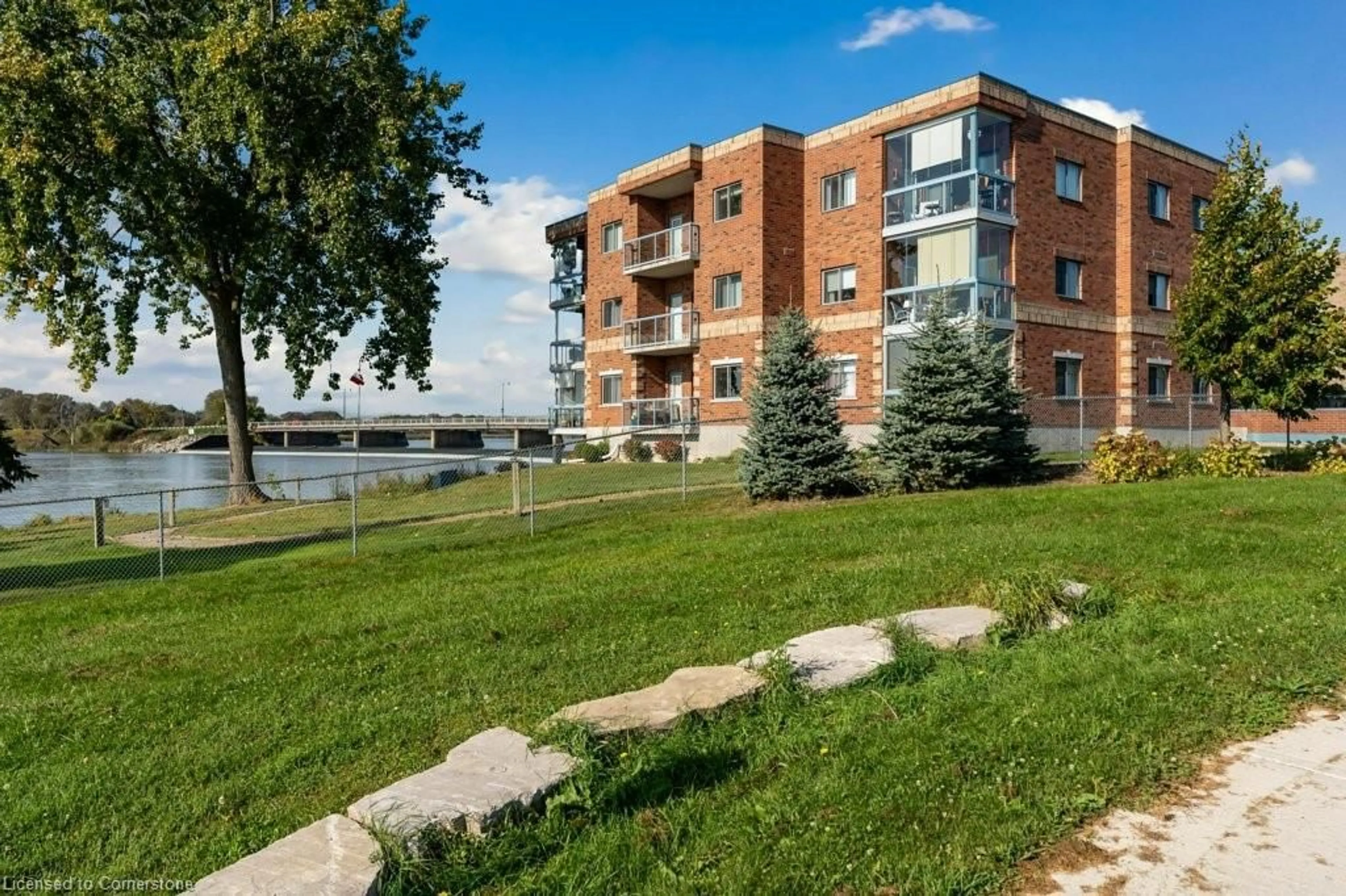 Patio, unknown for 210 Main St #107, Dunnville Ontario N1A 3G7