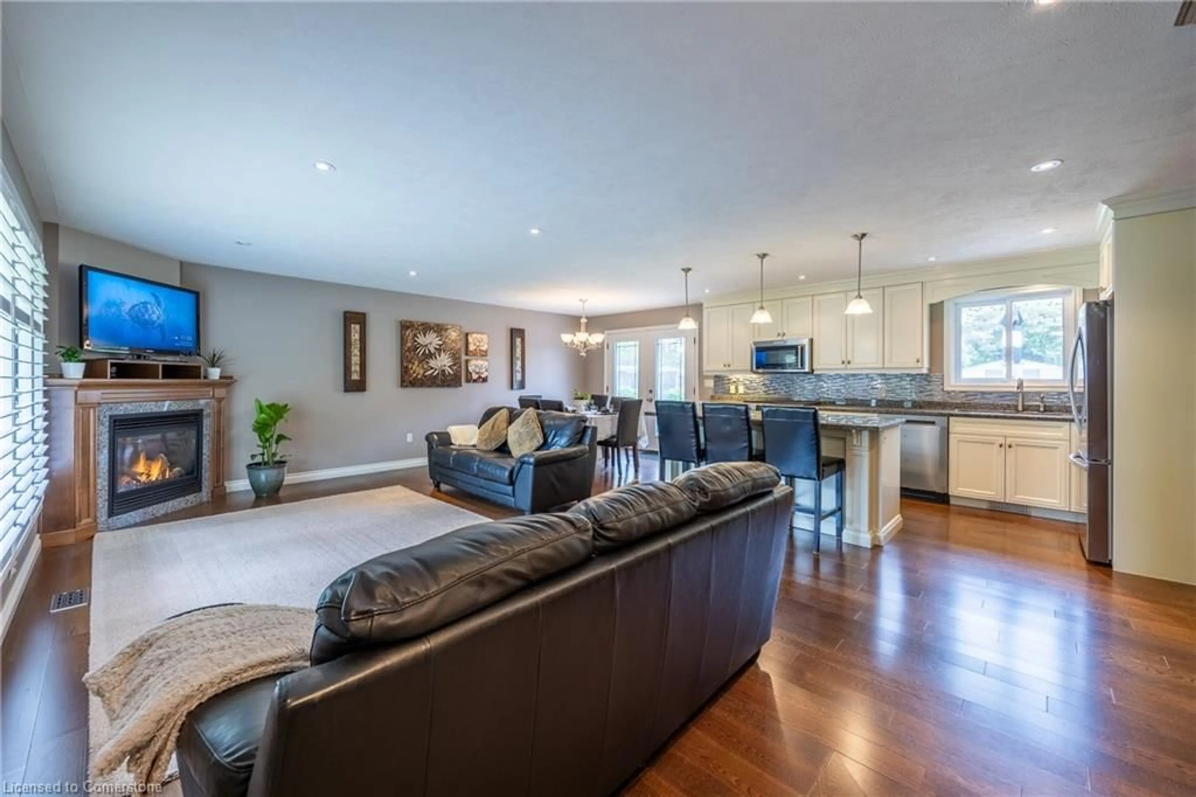 Living room with furniture, unknown for 43 Berkley Cres, Simcoe Ontario N3Y 2K3