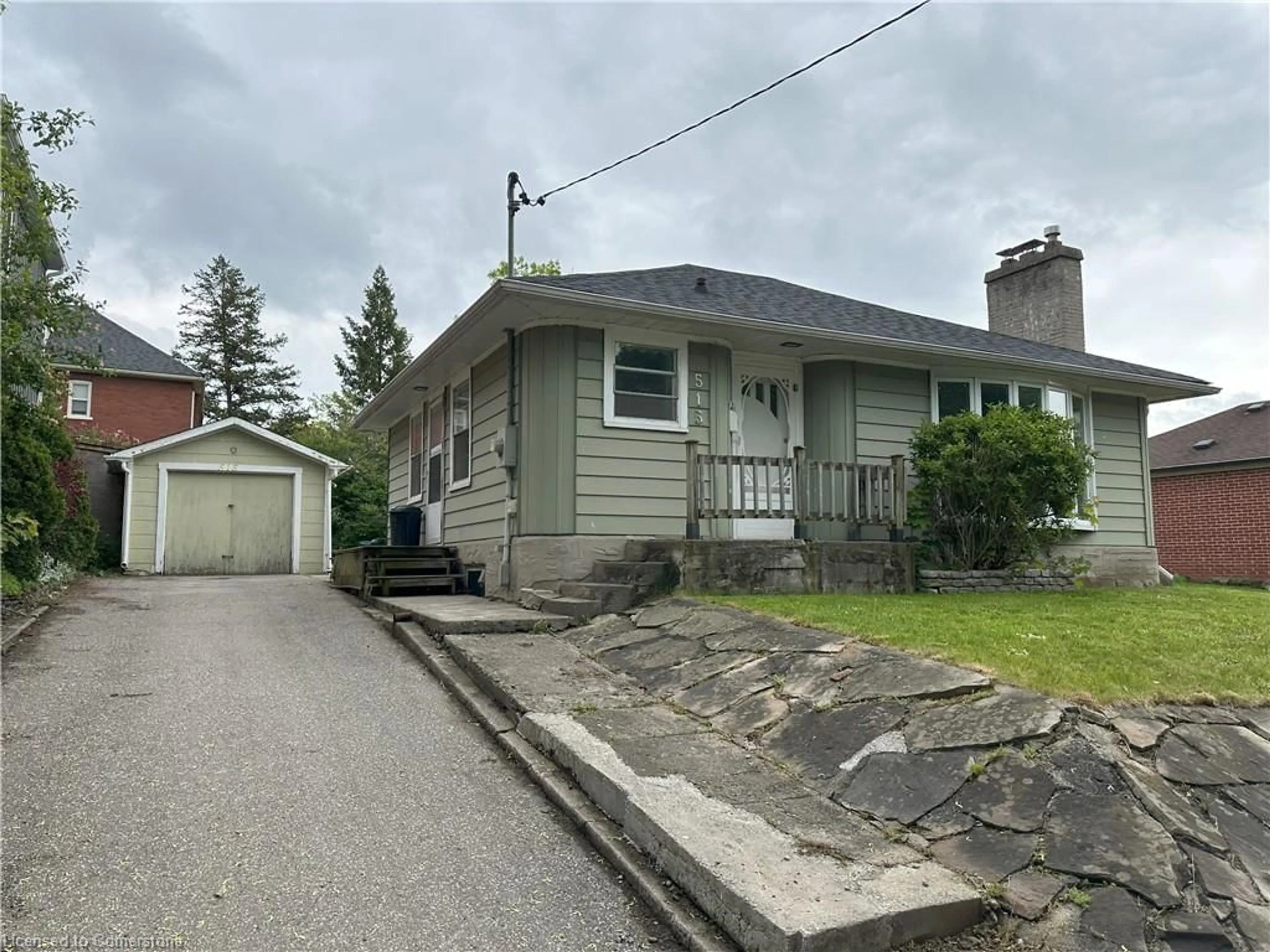 A pic from outside/outdoor area/front of a property/back of a property/a pic from drone, street for 515 Westminster Dr, Cambridge Ontario N3H 1T7
