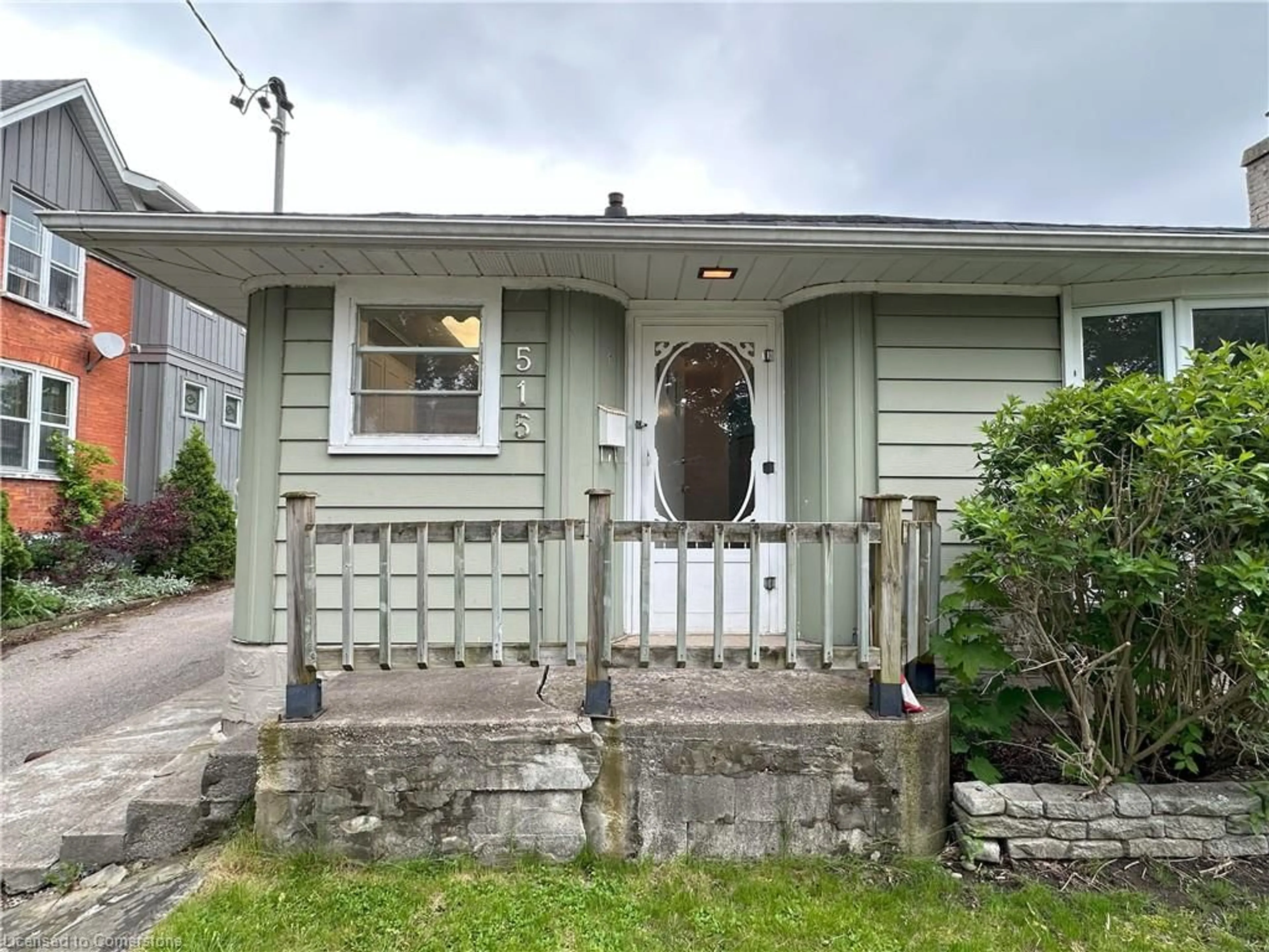 Home with vinyl exterior material, street for 515 Westminster Dr, Cambridge Ontario N3H 1T7