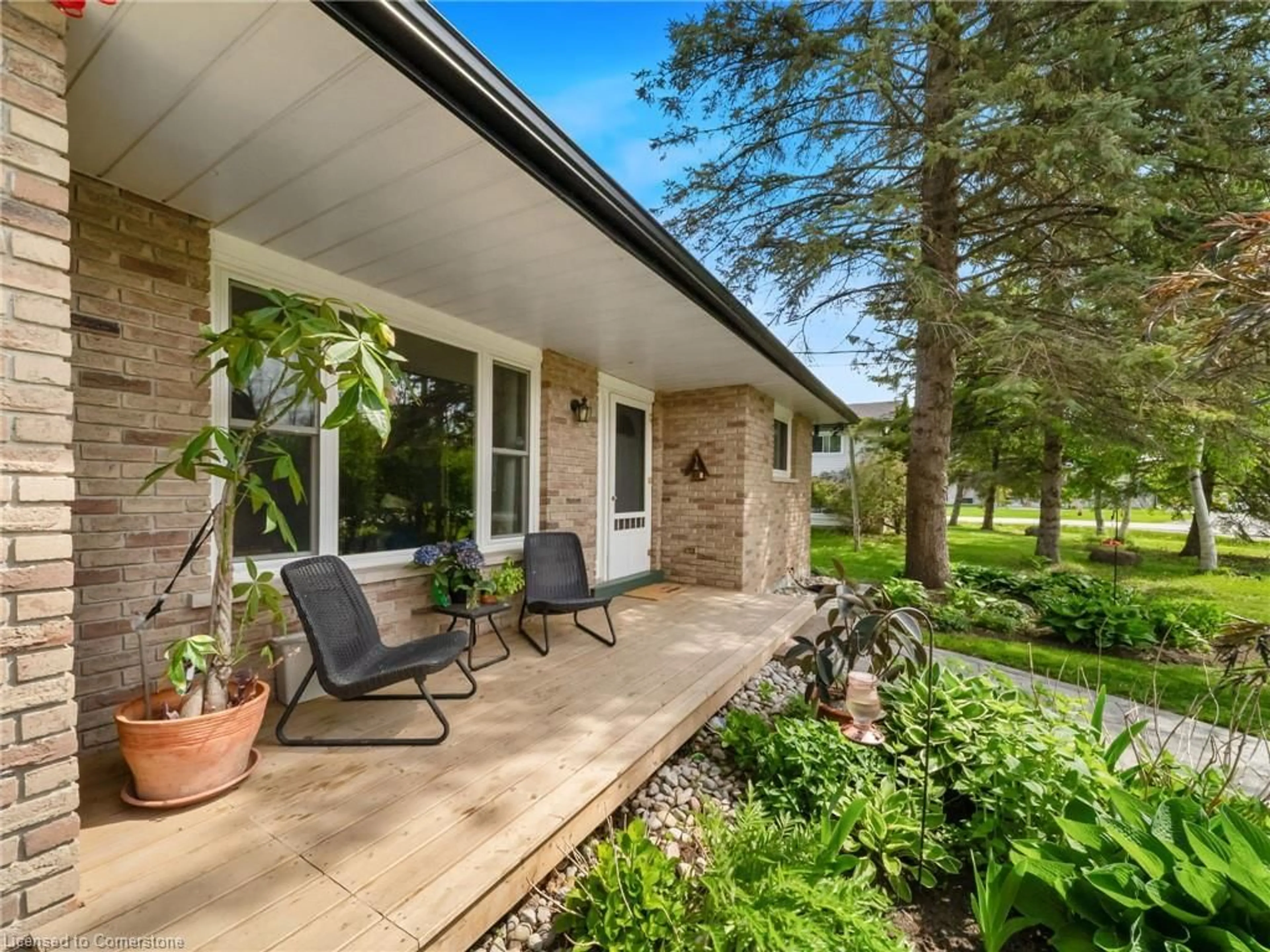 Patio, street for 12 Easy St, Pefferlaw Ontario L0E 1N0