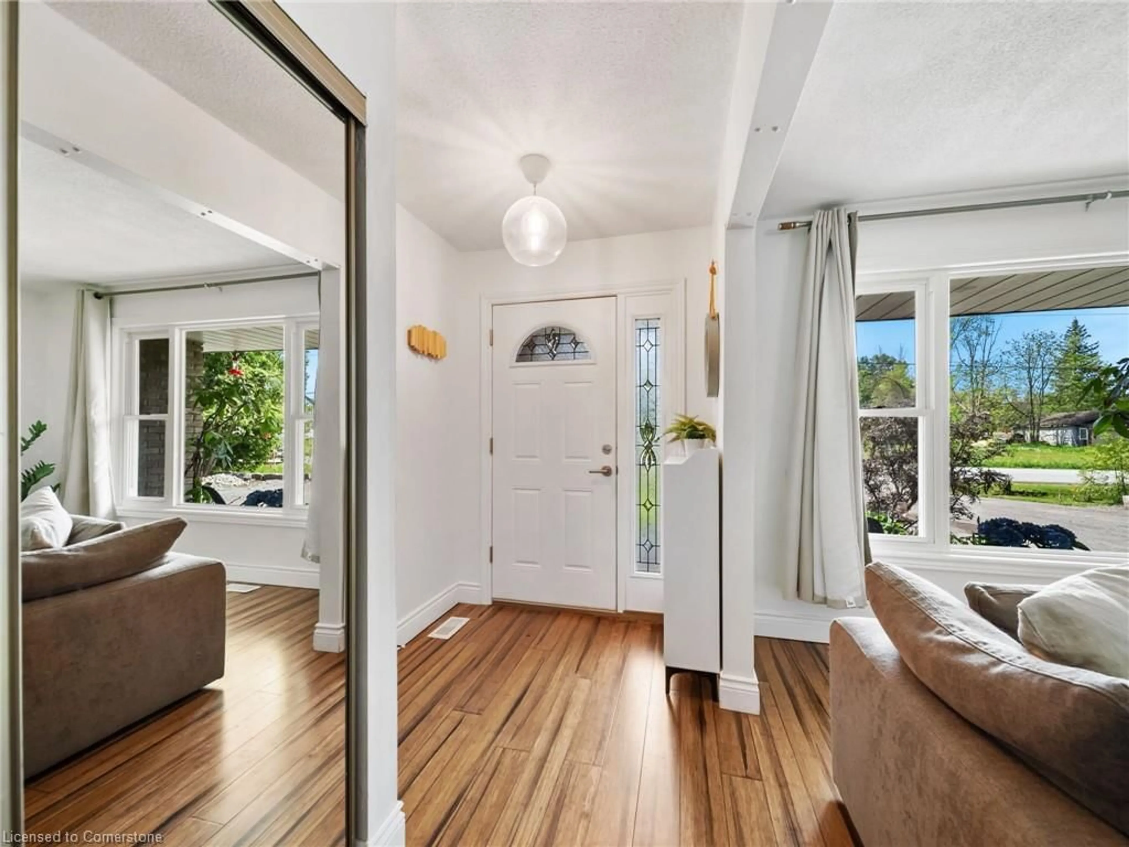 Indoor entryway for 12 Easy St, Pefferlaw Ontario L0E 1N0