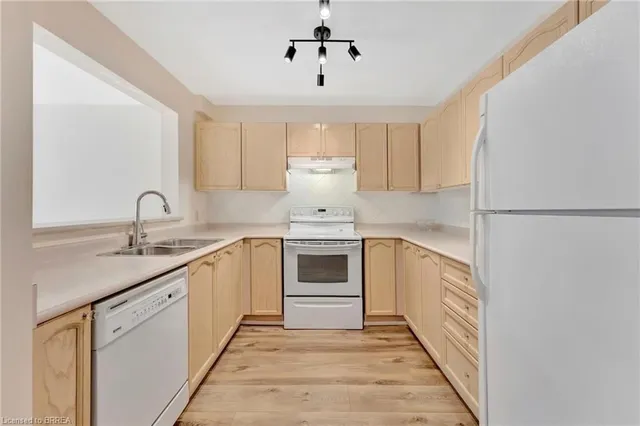 Additional property image - 31 Moss Blvd Unit 26