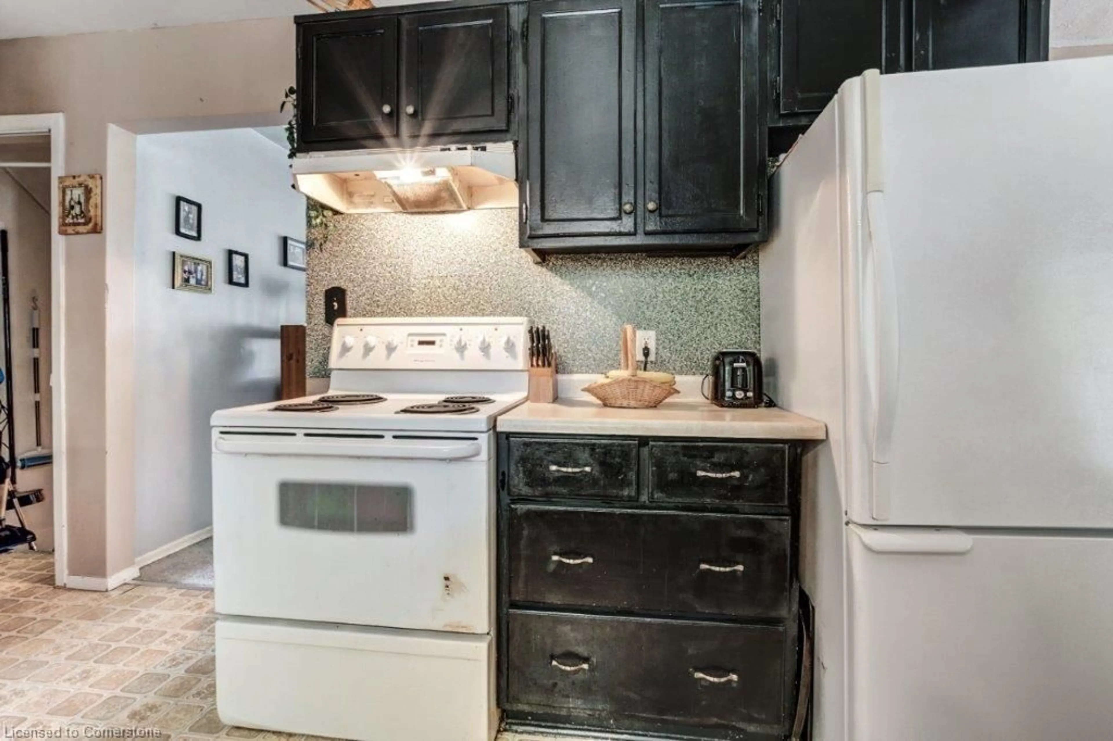 Standard kitchen, ceramic/tile floor for 27A Warren Rd, Simcoe Ontario N3Y 2J7