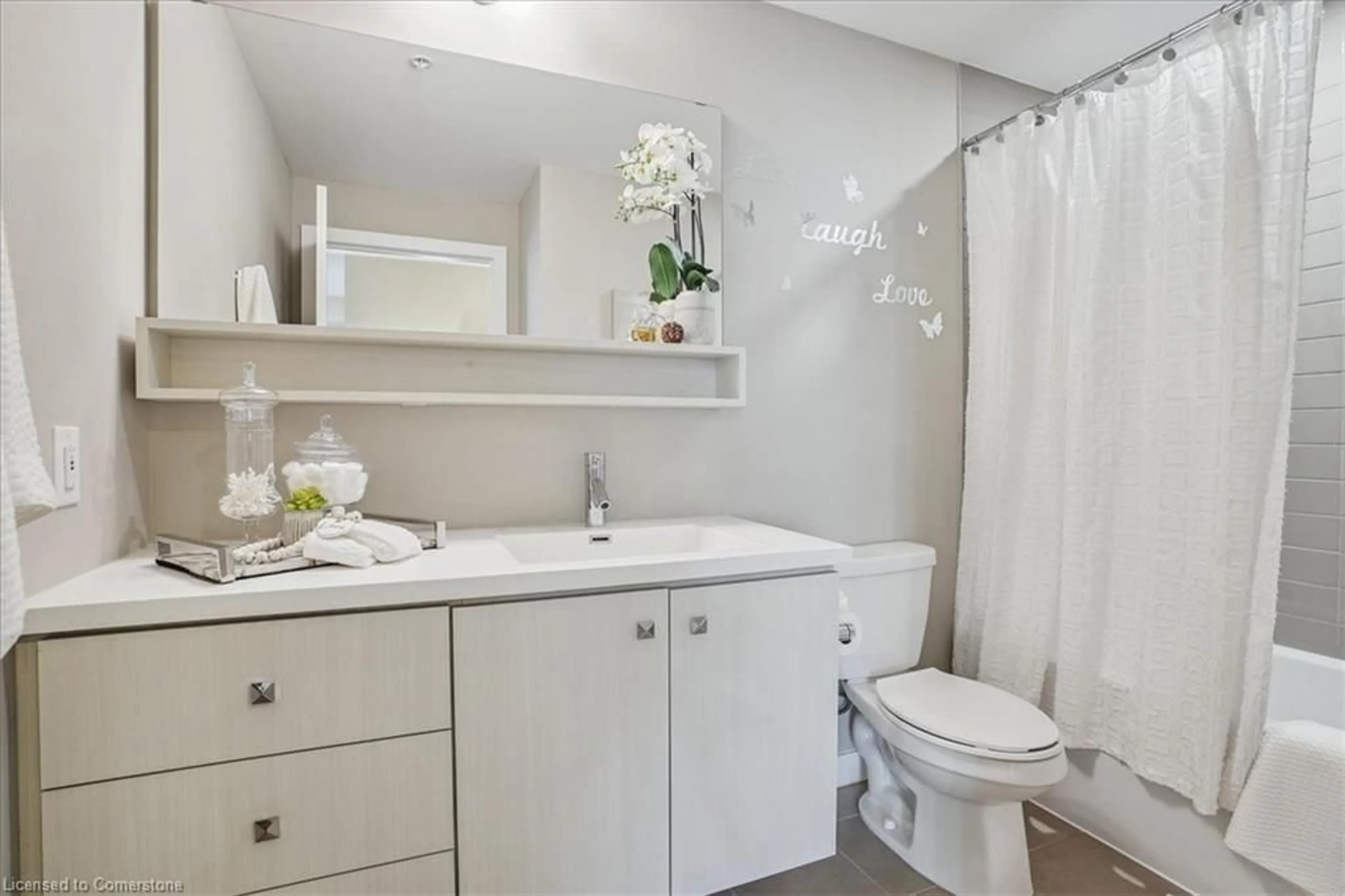 Standard bathroom, ceramic/tile floor for 10 Esplanade Lane Lane #418, Grimsby Ontario L3M 0H1