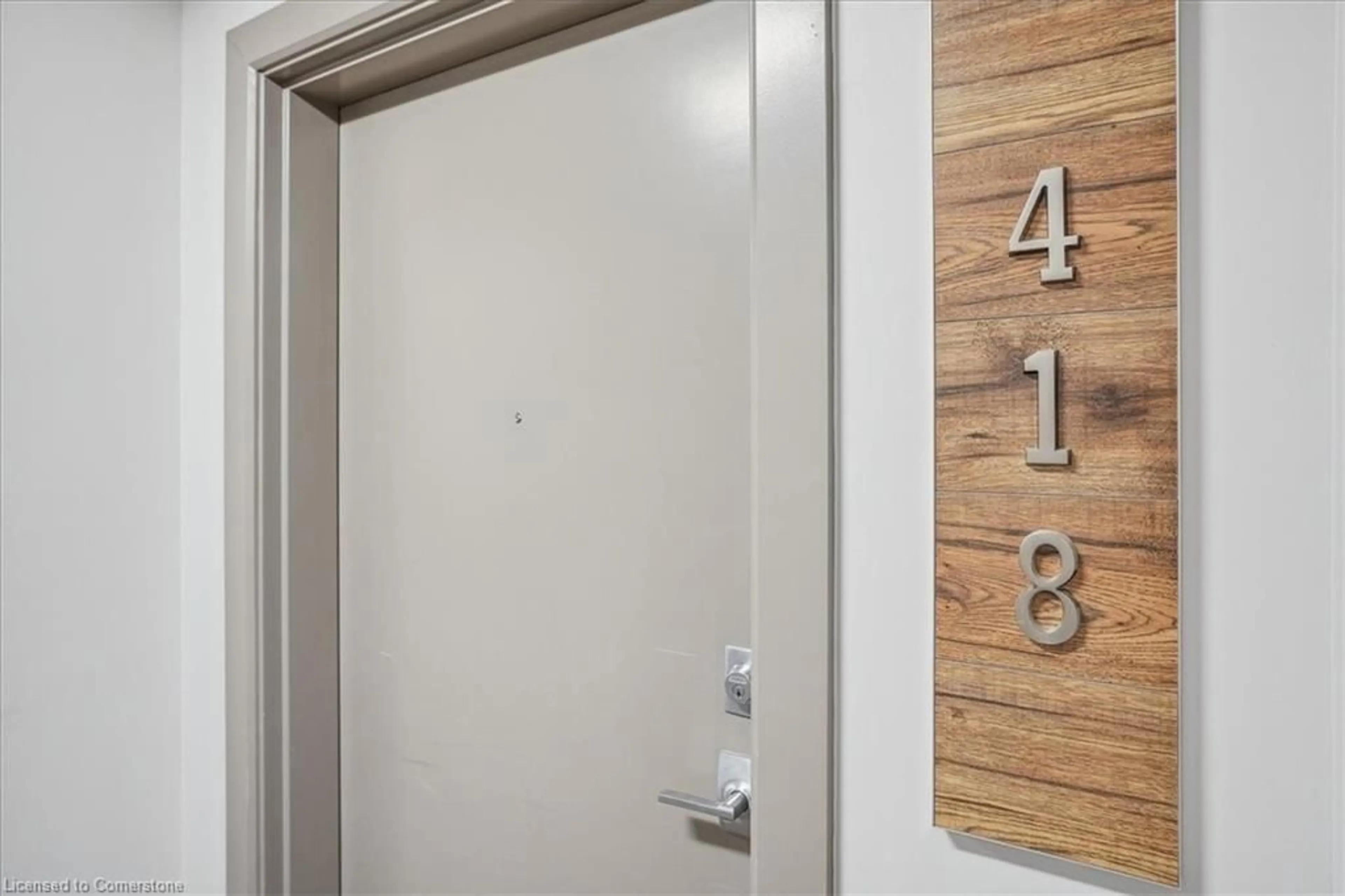 Indoor entryway for 10 Esplanade Lane Lane #418, Grimsby Ontario L3M 0H1