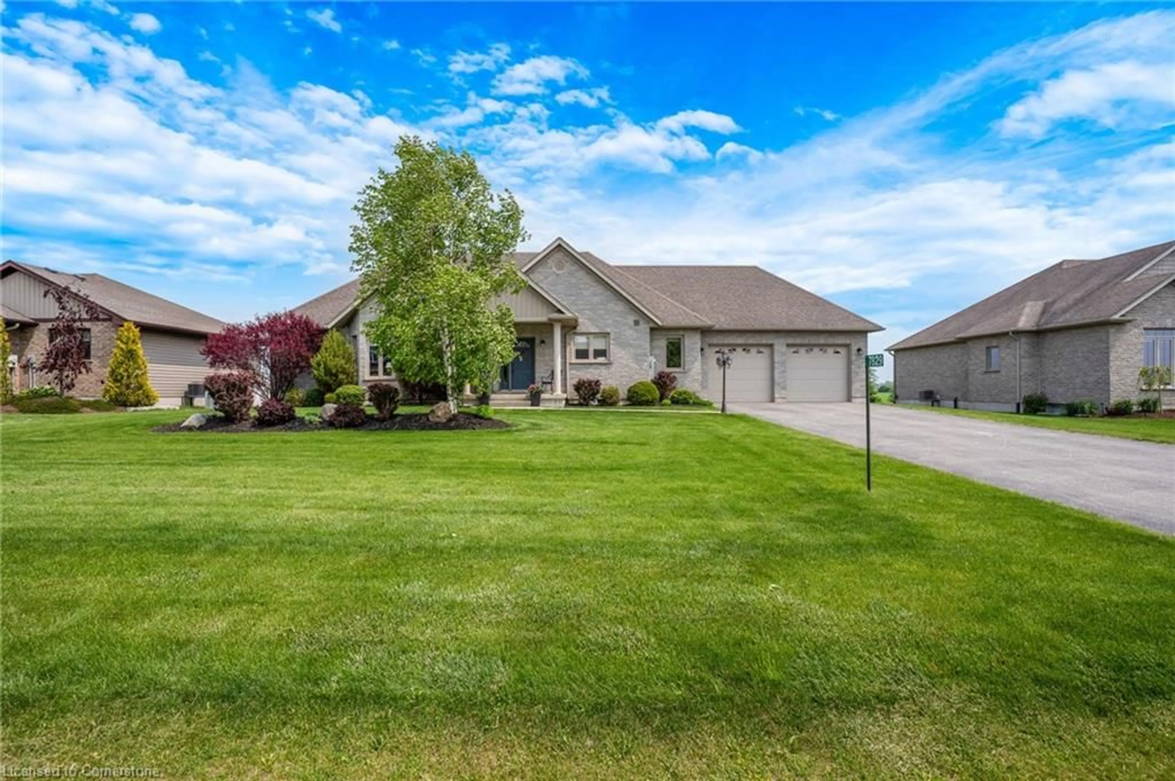 A pic from outside/outdoor area/front of a property/back of a property/a pic from drone, street for 7829 Colonial Dr, Carthage Ontario N4W 3G9