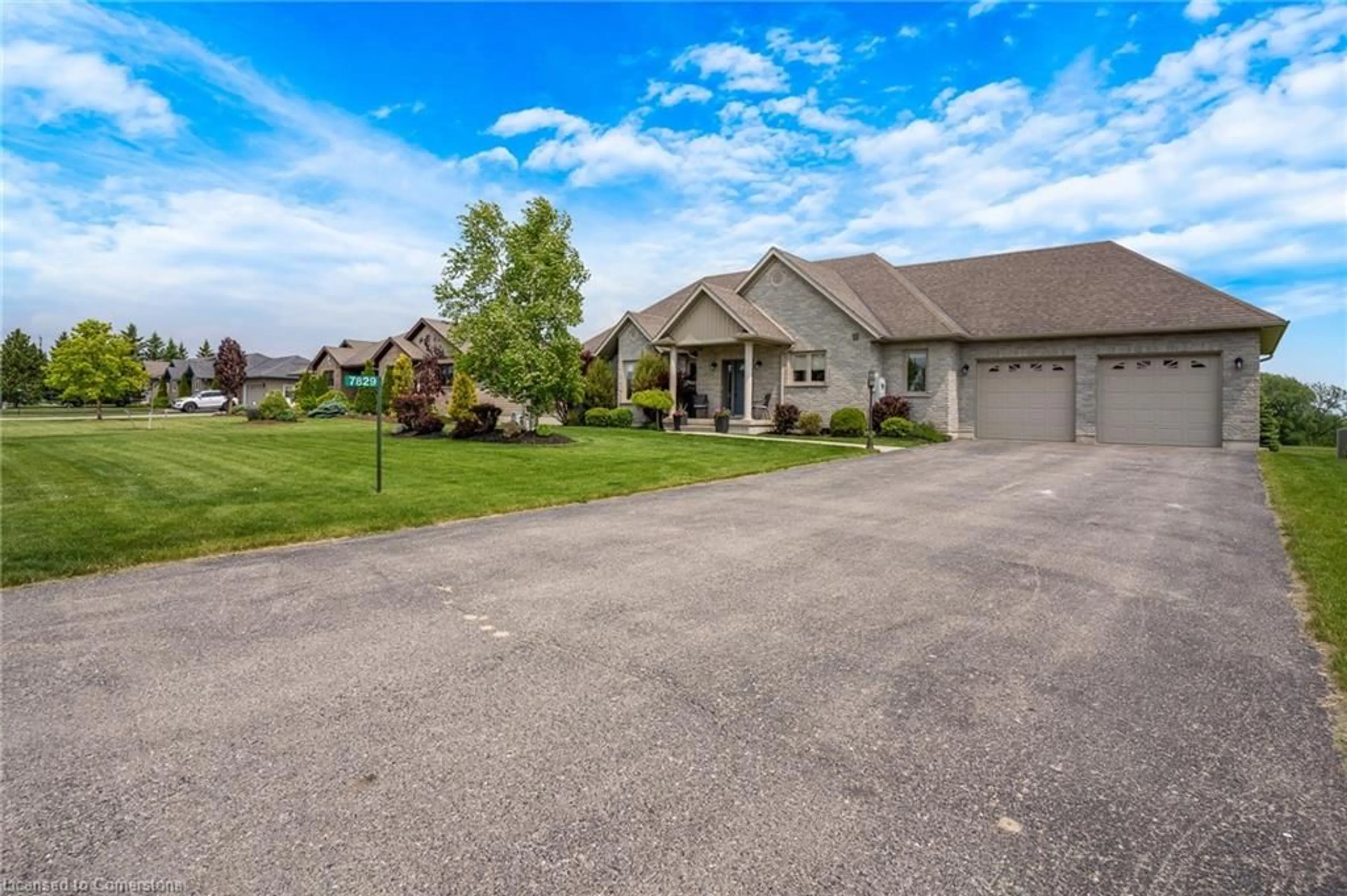 A pic from outside/outdoor area/front of a property/back of a property/a pic from drone, street for 7829 Colonial Dr, Carthage Ontario N4W 3G9