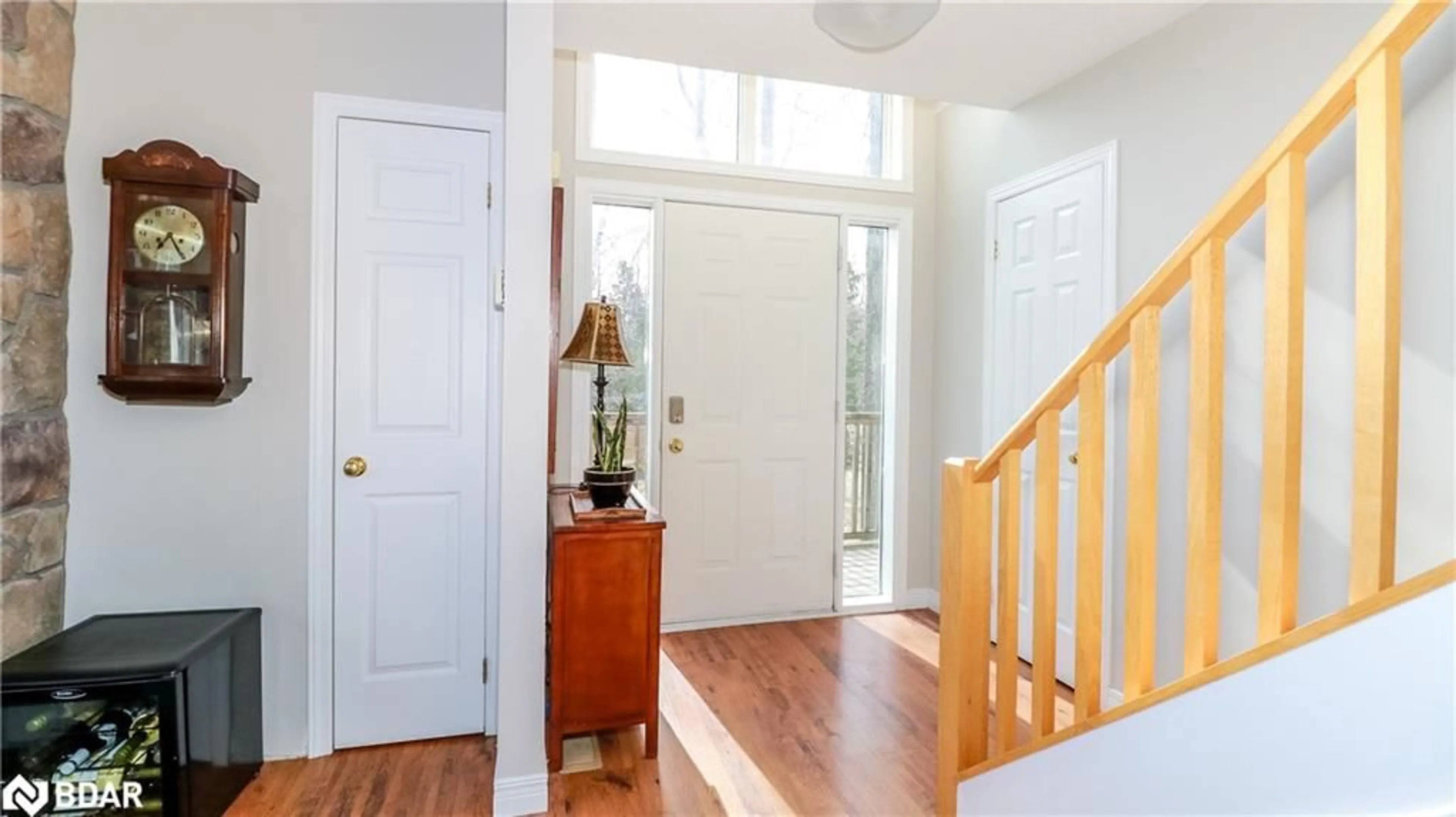 Indoor entryway for 3093 Sandy Bend Rd, Elmvale Ontario L0L 1P0