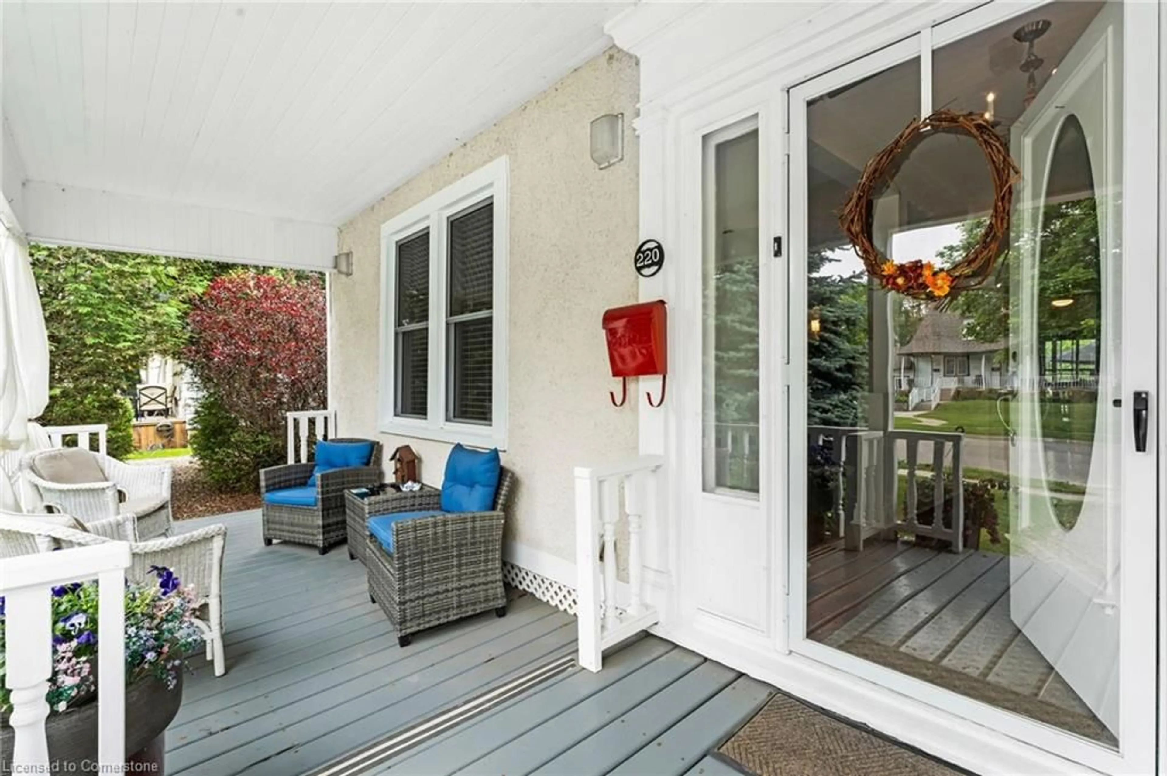 Patio, street for 220 Lock St, Dunnville Ontario N1A 1V2