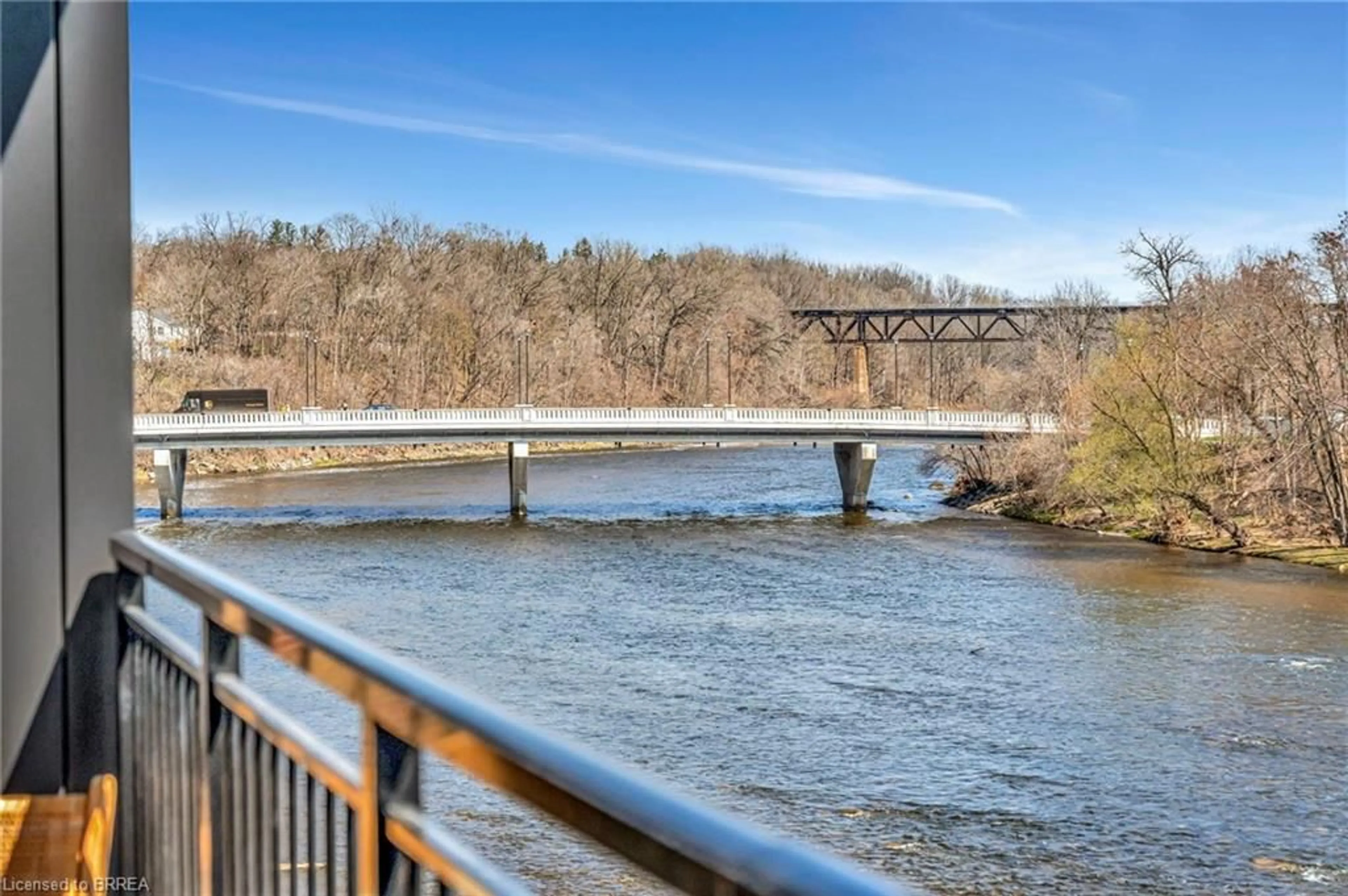 Blurry image for 7 Grand River St #203, Paris Ontario N3L 2L9