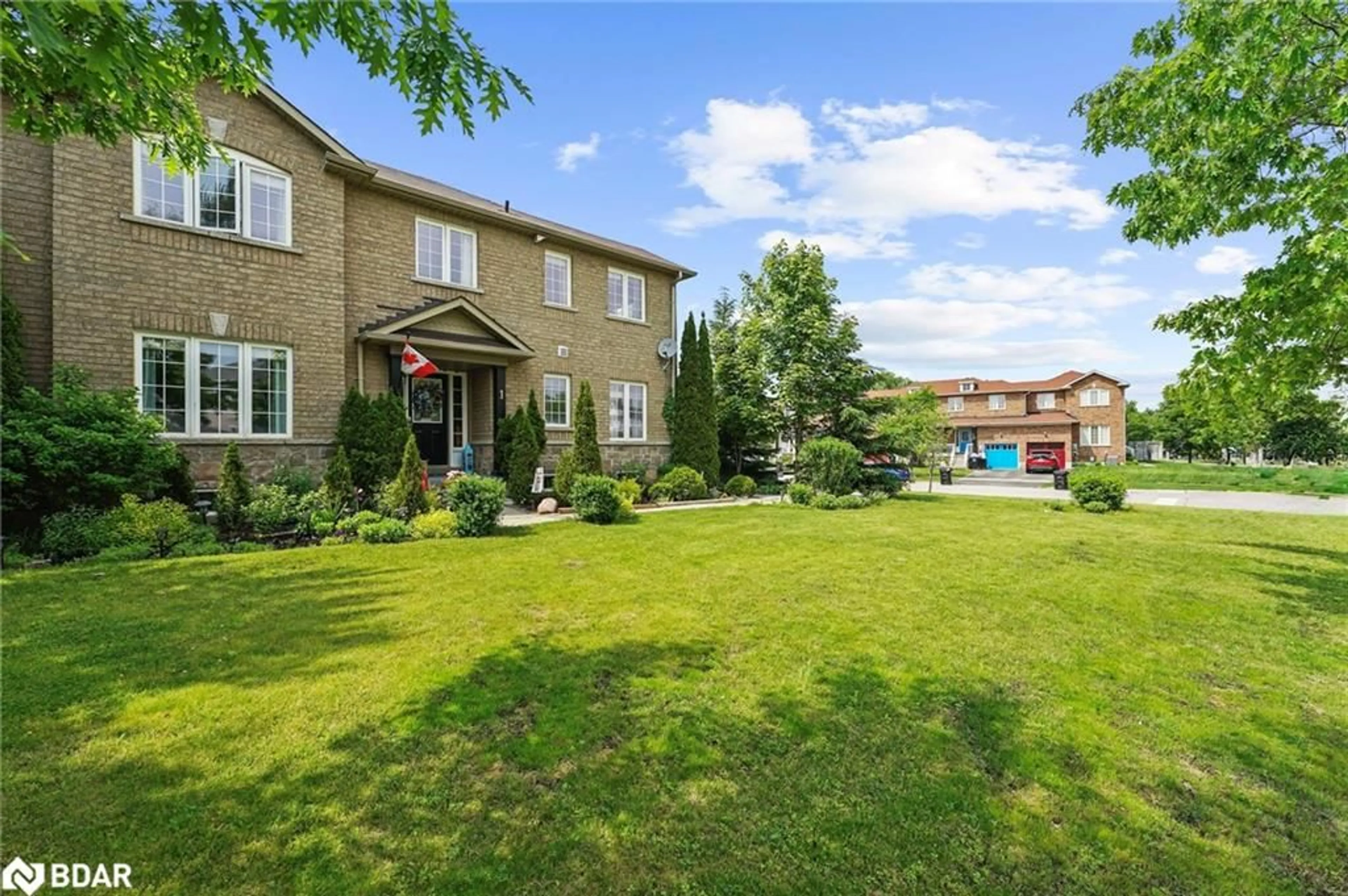 Patio, street for 1 Admiral Cres, Angus Ontario L3W 0C6