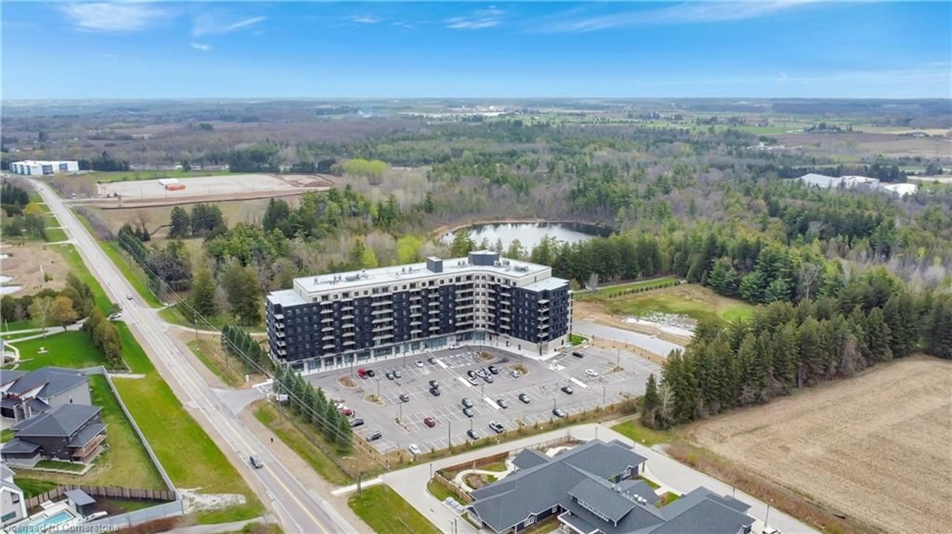 A pic from outside/outdoor area/front of a property/back of a property/a pic from drone, building for 525 New Dundee Rd #512, Kitchener Ontario N2P 0K8