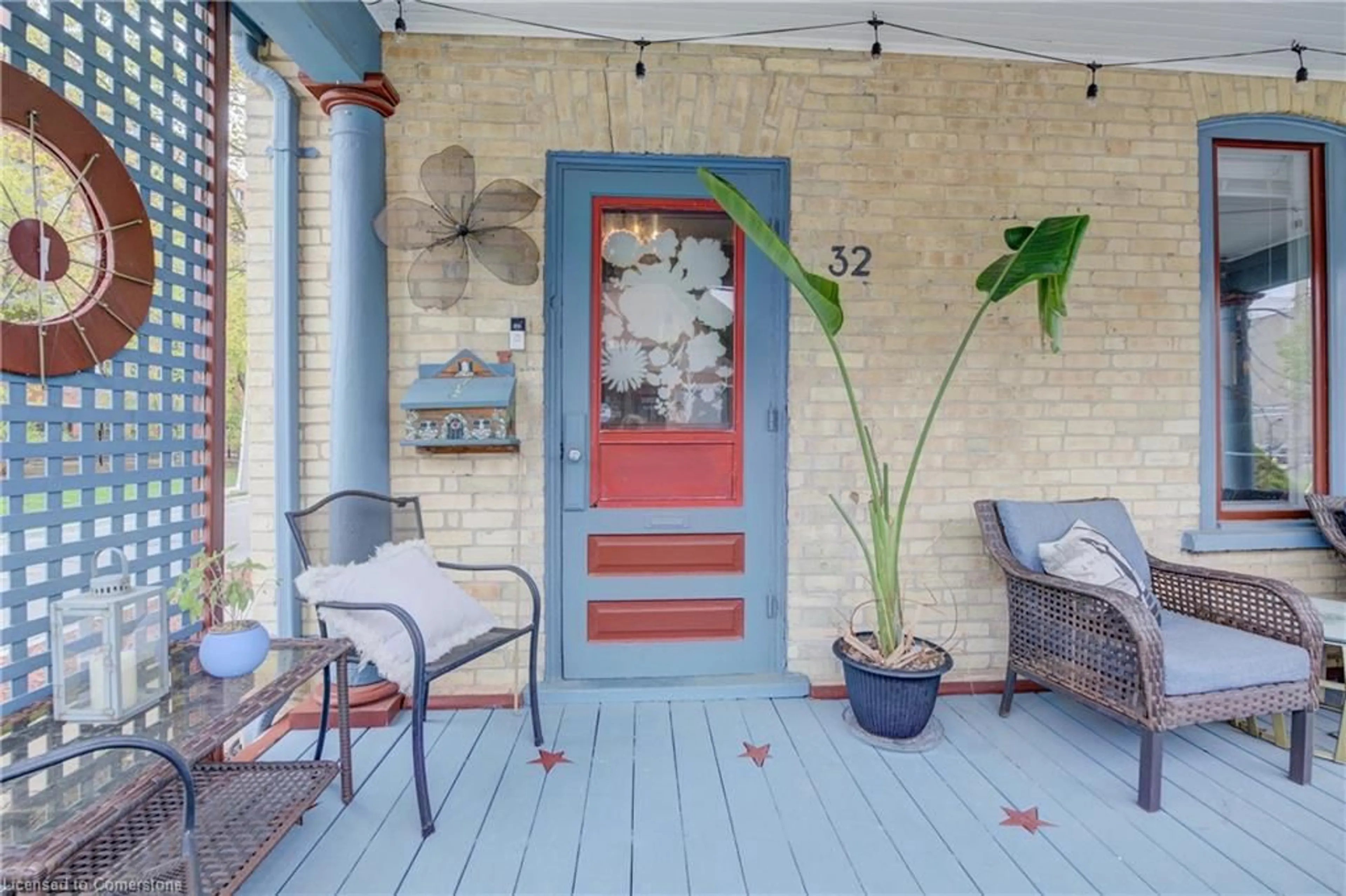 Indoor entryway for 32 Ellen St, Kitchener Ontario N2H 1L4