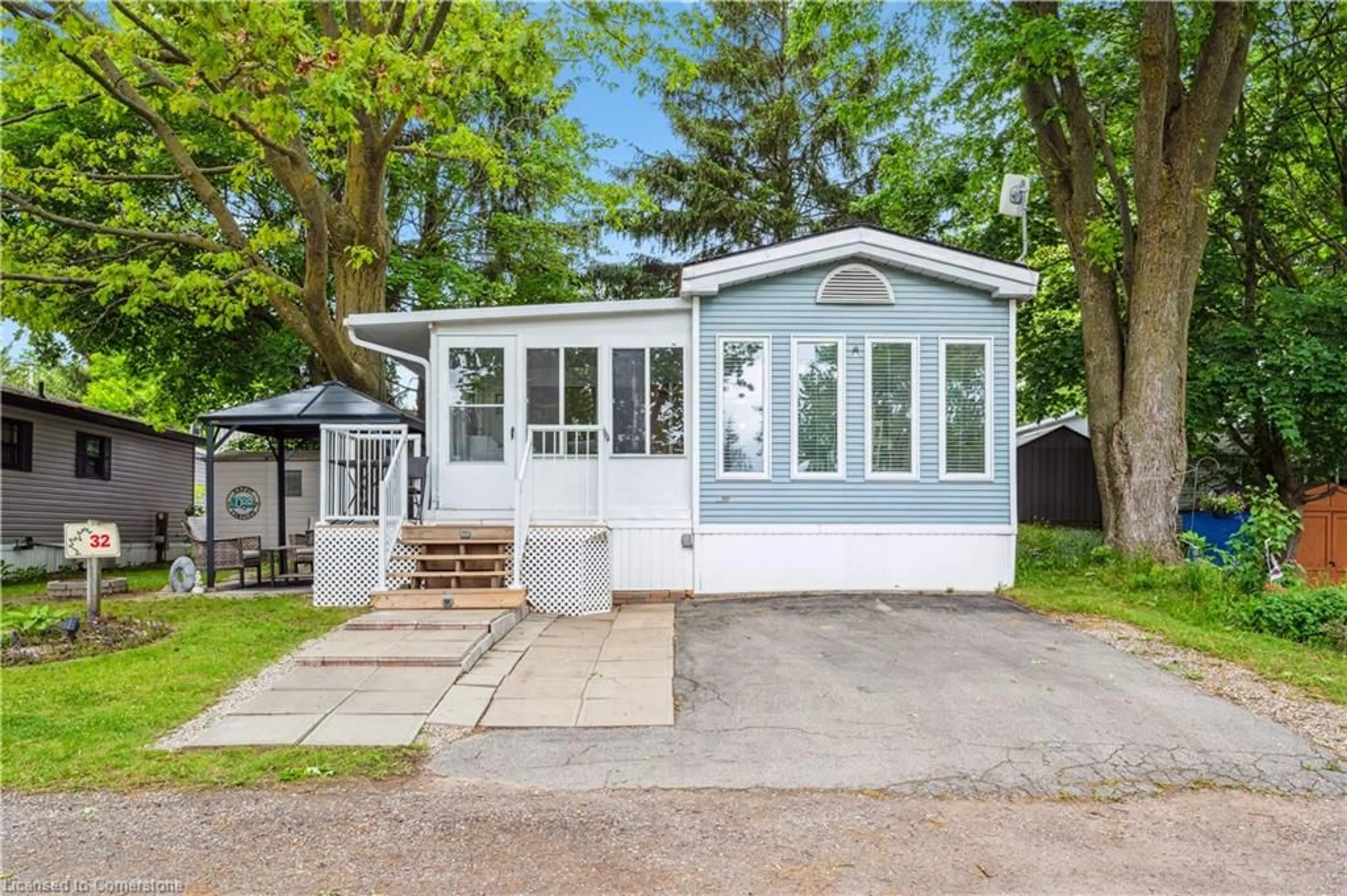Home with vinyl exterior material, unknown for 580 Beaver Creek Rd #32, Waterloo Ontario N2J 3Z4