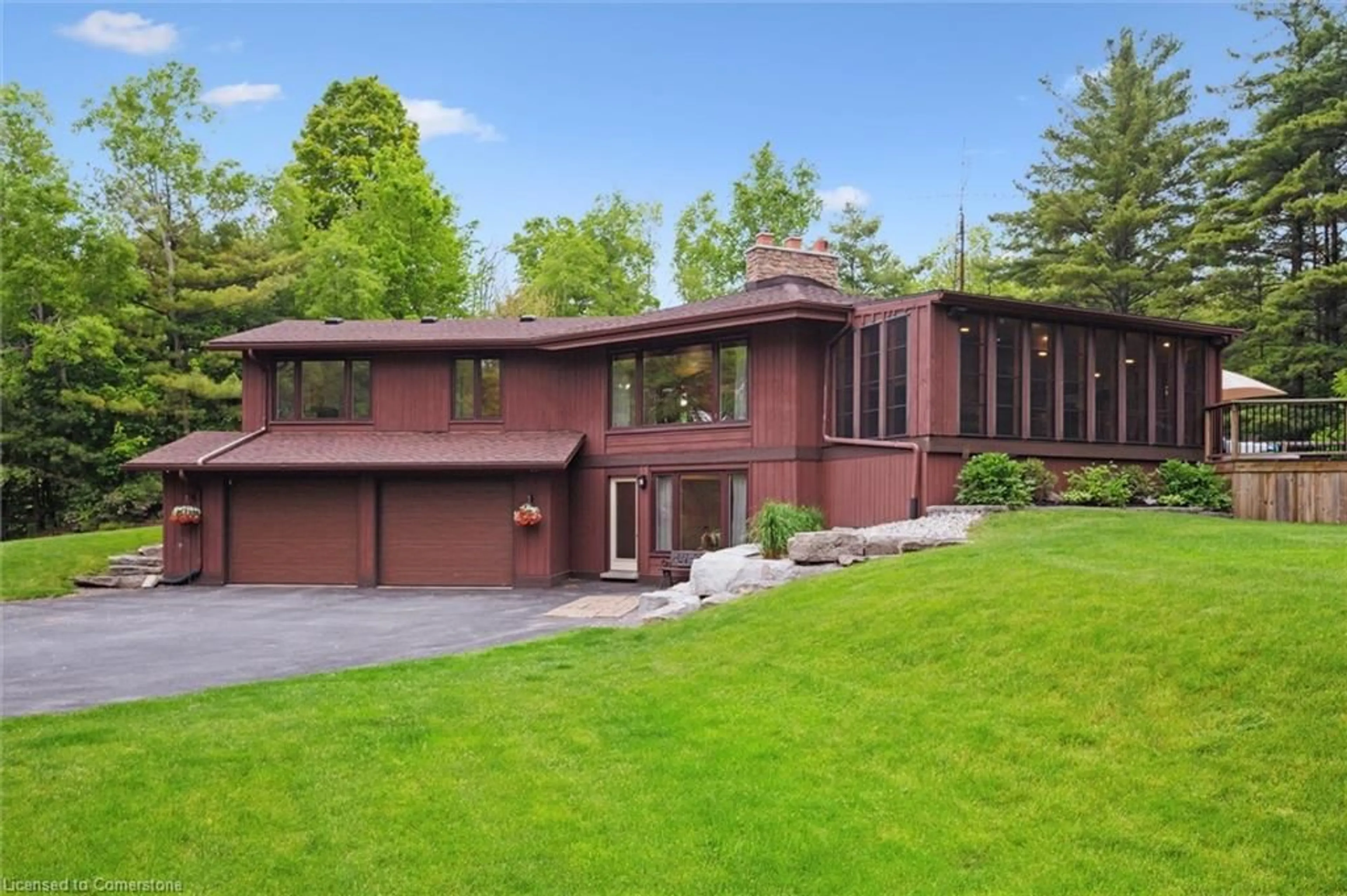 Home with brick exterior material, unknown for 6587 Wellington Road 34, Puslinch Ontario N3C 2V4