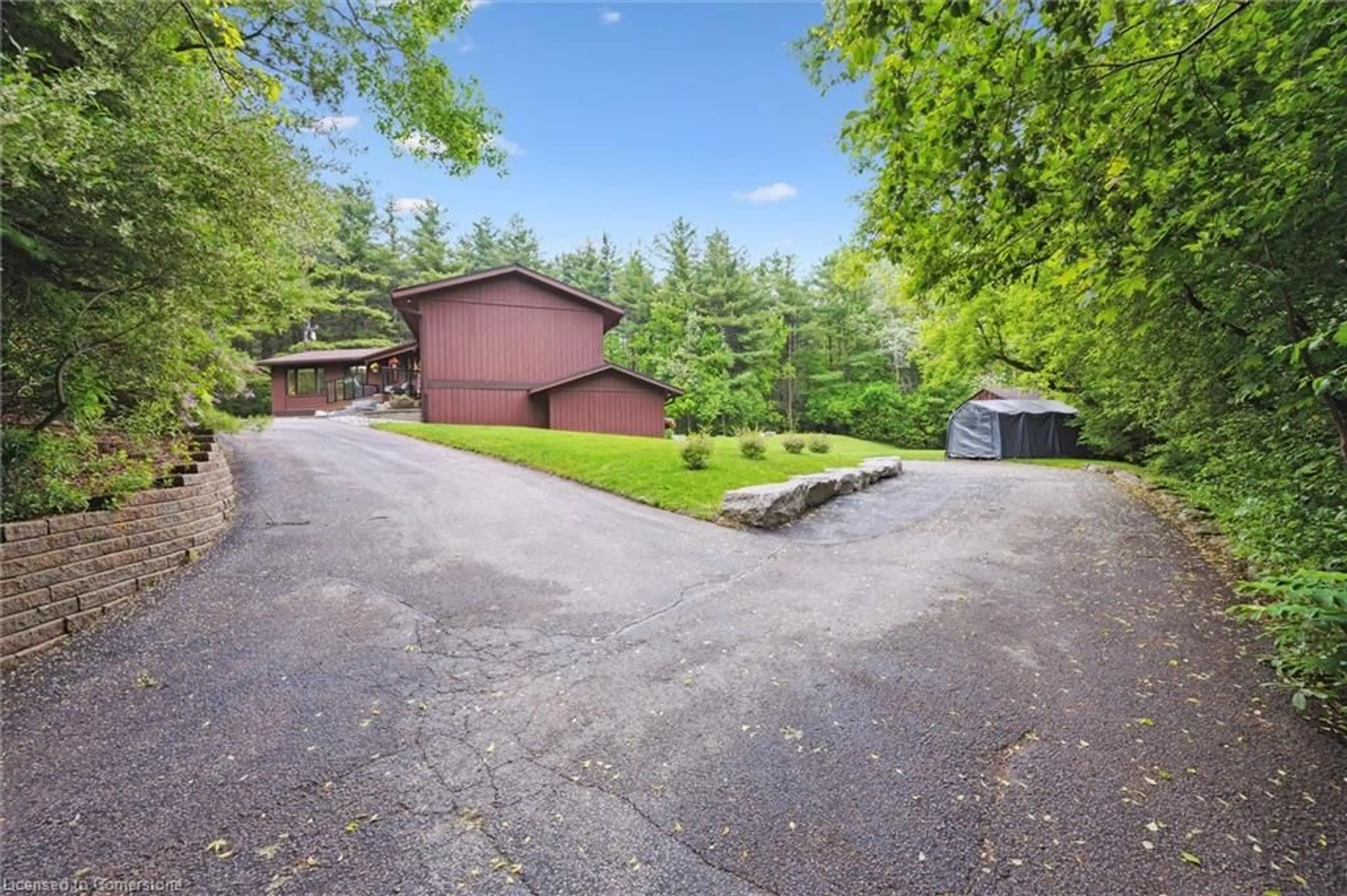 A pic from outside/outdoor area/front of a property/back of a property/a pic from drone, unknown for 6587 Wellington Road 34, Puslinch Ontario N3C 2V4