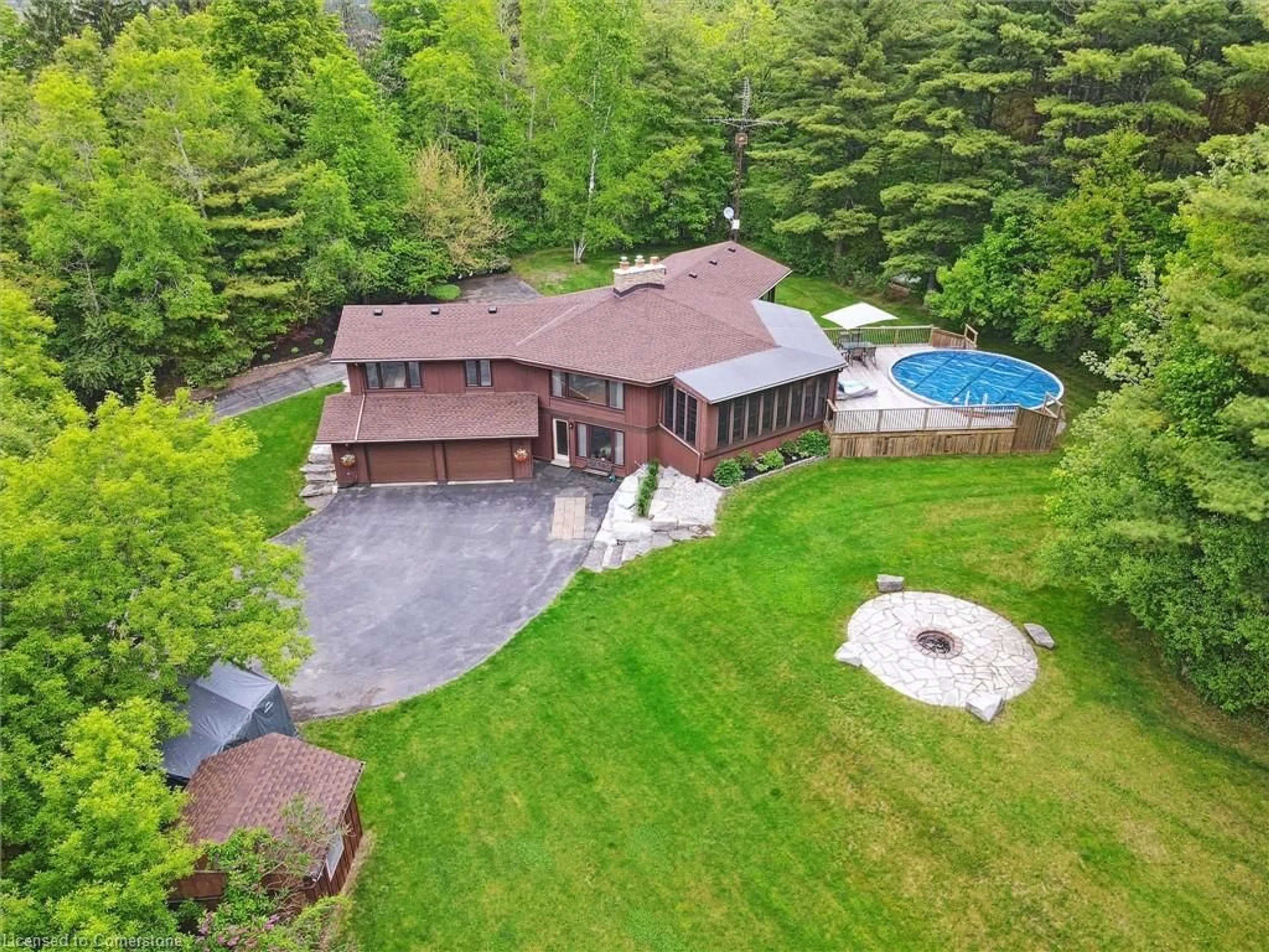 A pic from outside/outdoor area/front of a property/back of a property/a pic from drone, unknown for 6587 Wellington Road 34, Puslinch Ontario N3C 2V4