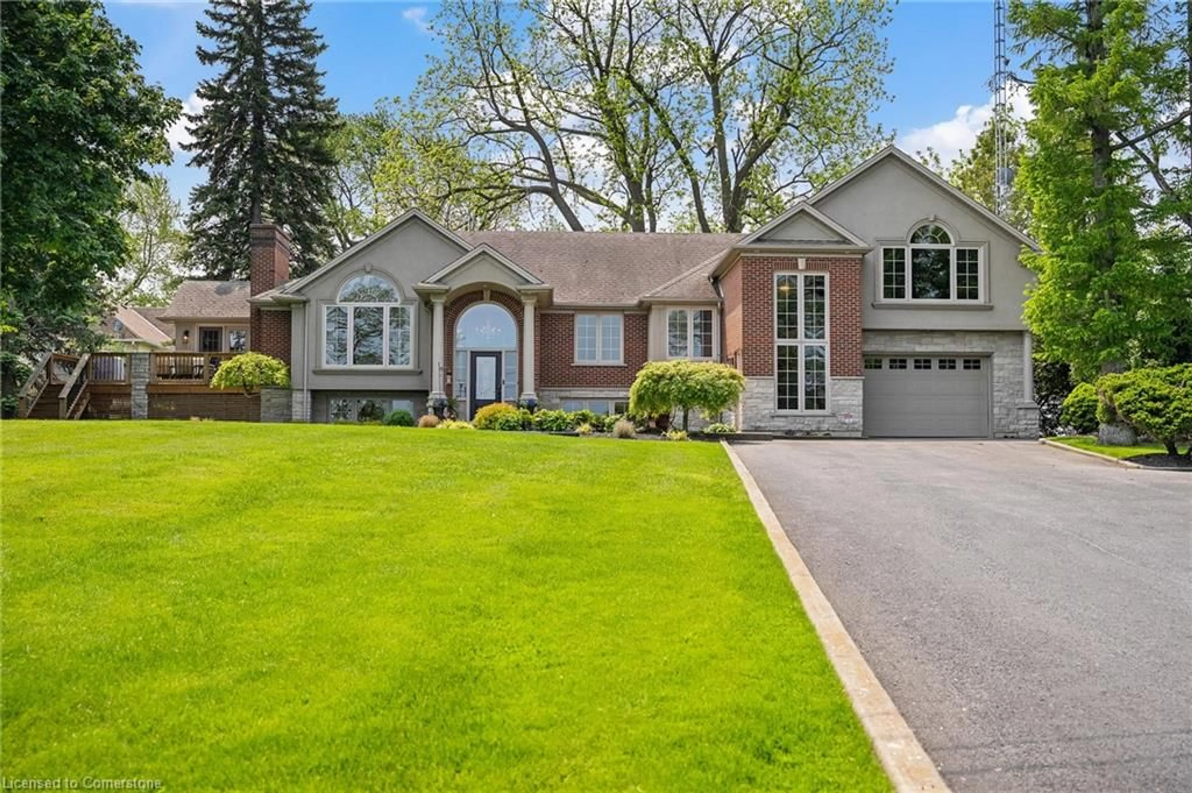 Home with brick exterior material, street for 4618 Sandy Cove Dr Dr, Lincoln Ontario L0R 1B1