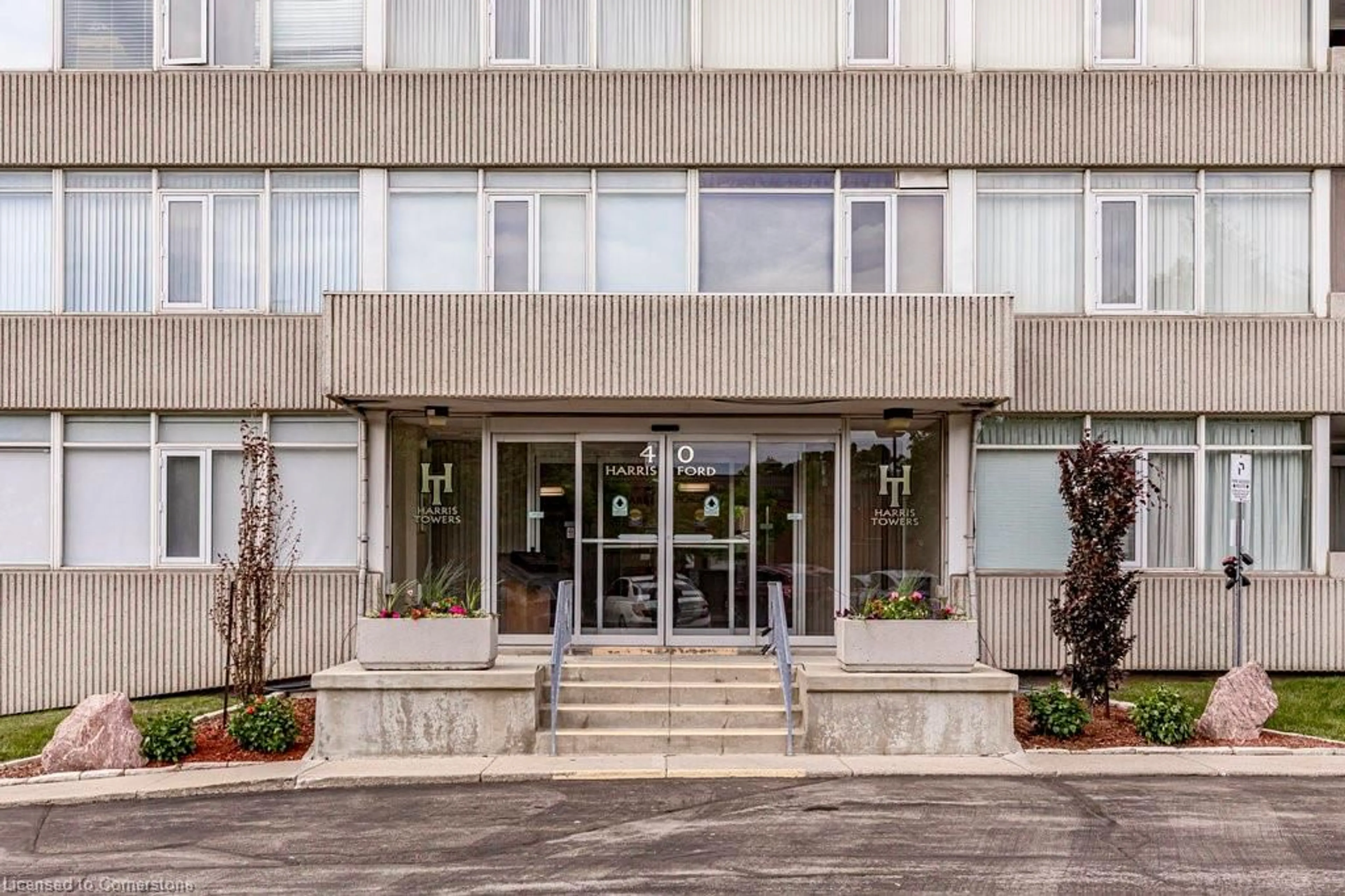 Indoor foyer for 40 Harrisford St #403, Hamilton Ontario L8K 6N1