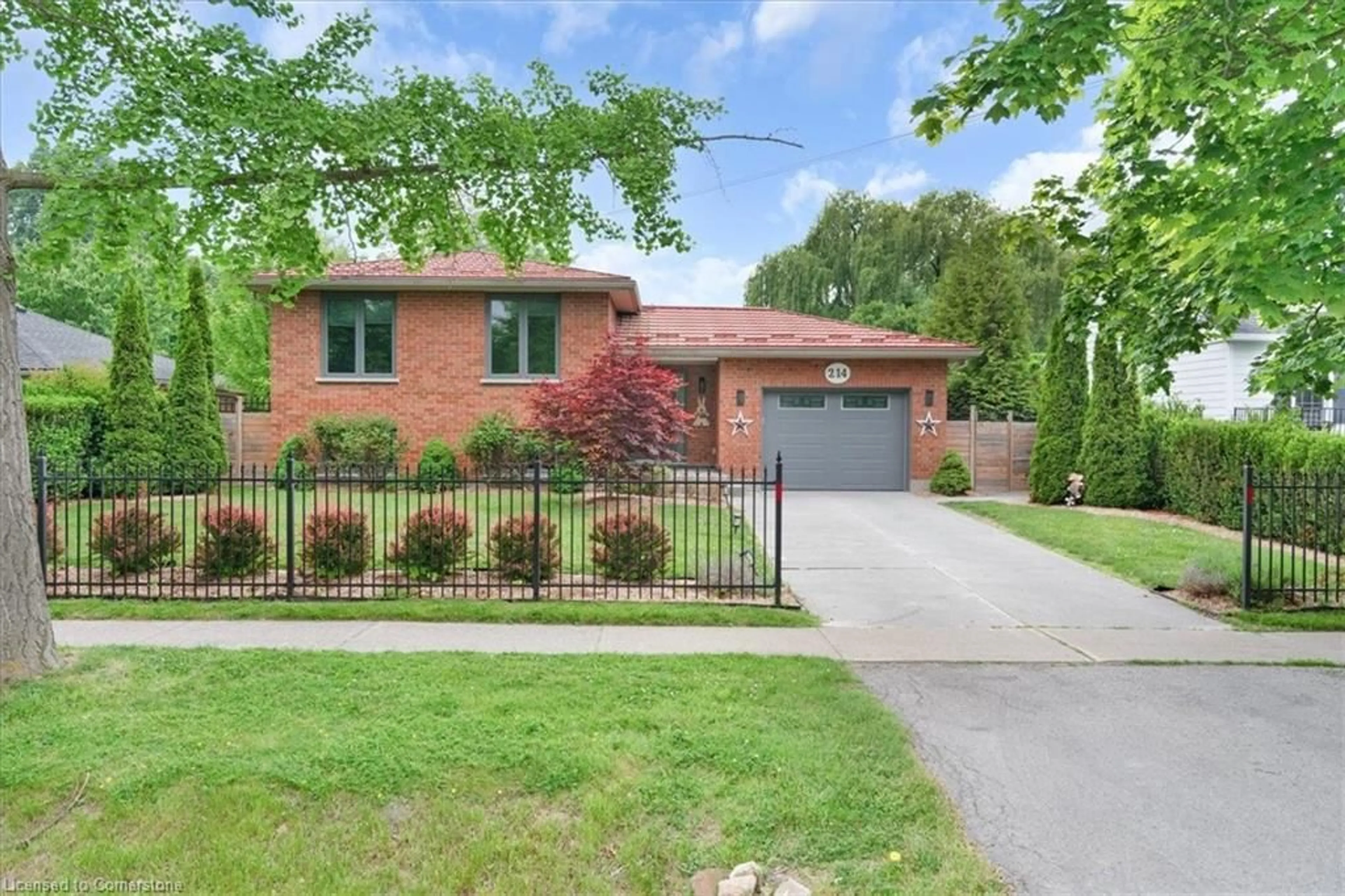 Home with brick exterior material, street for 214 Mary St, Niagara-on-the-Lake Ontario L0S 1J0