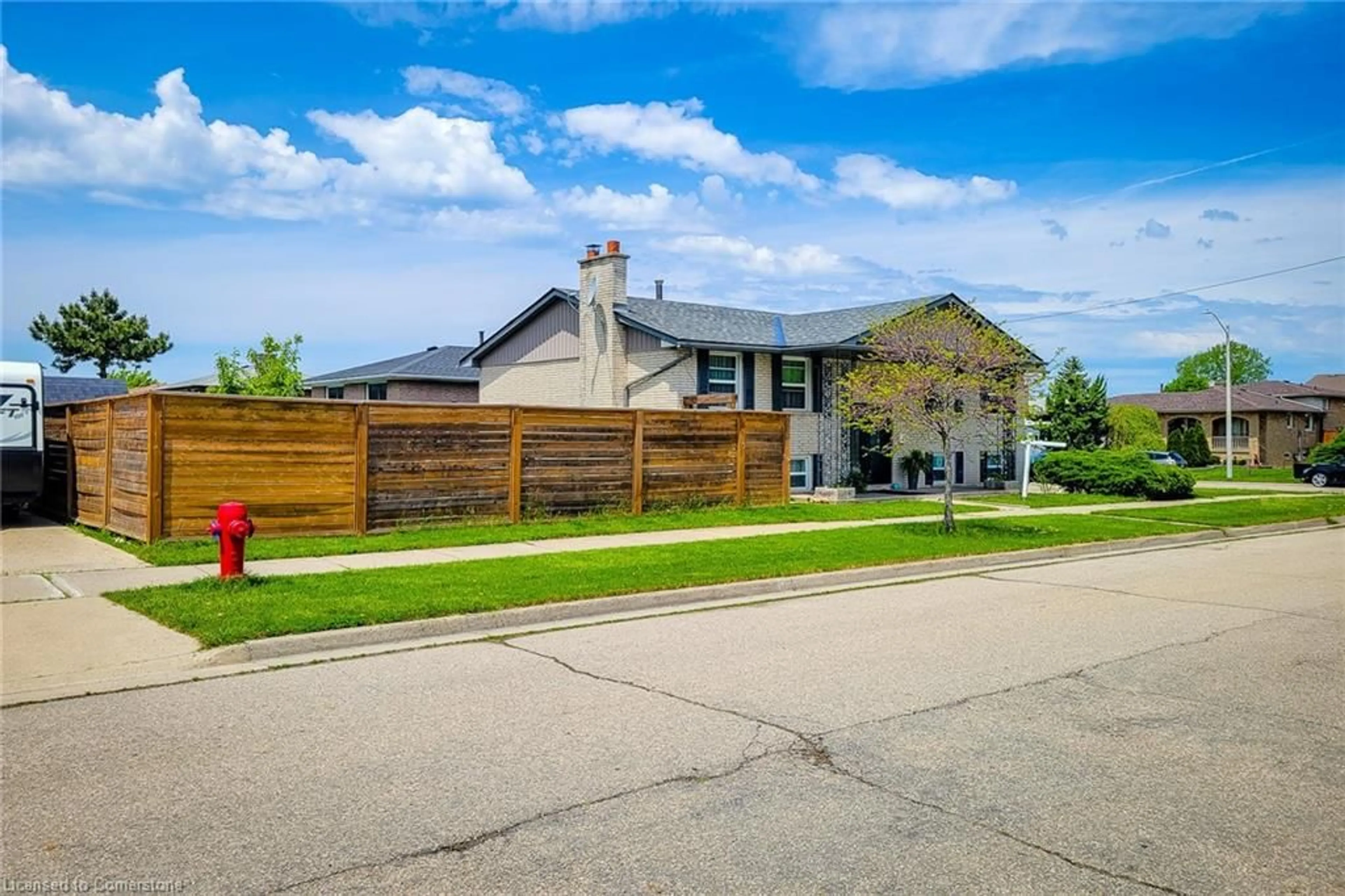 A pic from outside/outdoor area/front of a property/back of a property/a pic from drone, street for 8 Basswood Crt, Stoney Creek Ontario L8E 2V1
