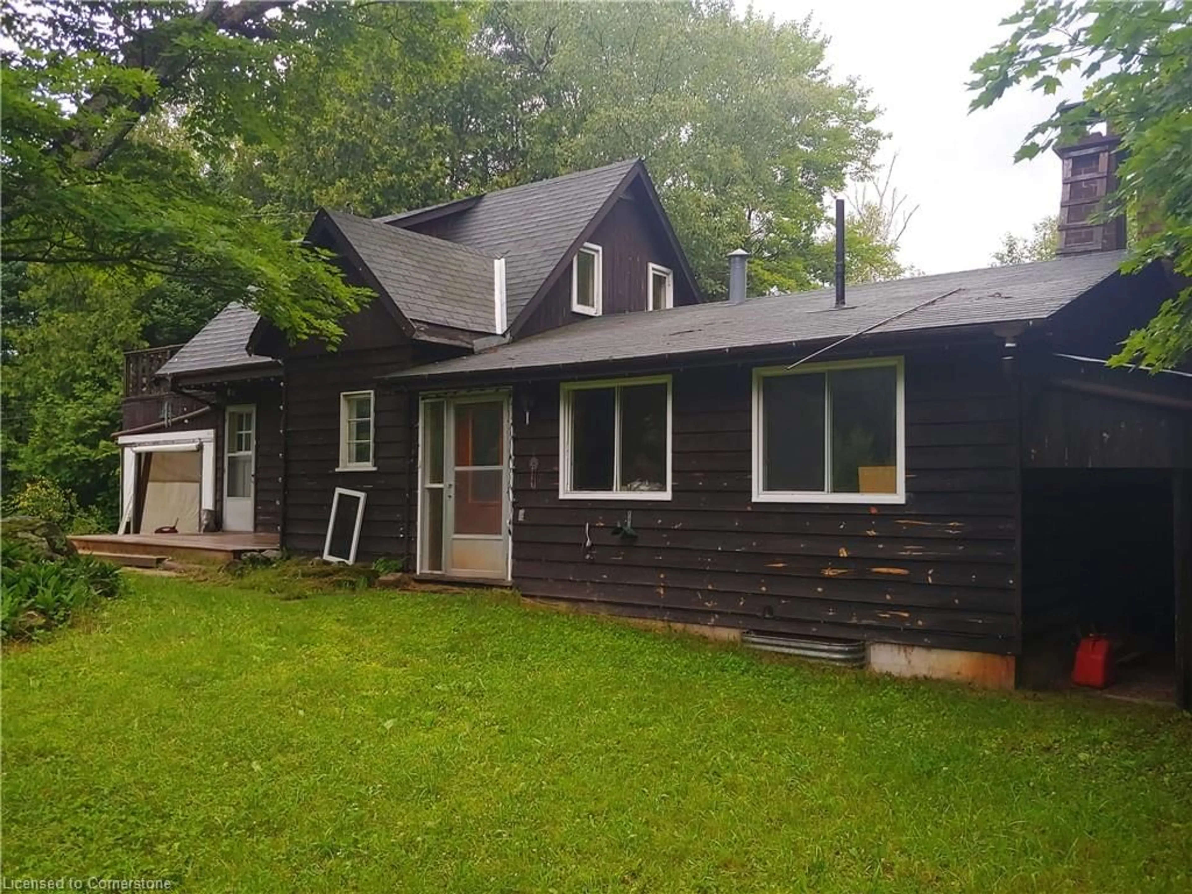 Home with vinyl exterior material, street for 429-439 Lynx Lake Rd, Huntsville Ontario P1H 2J3