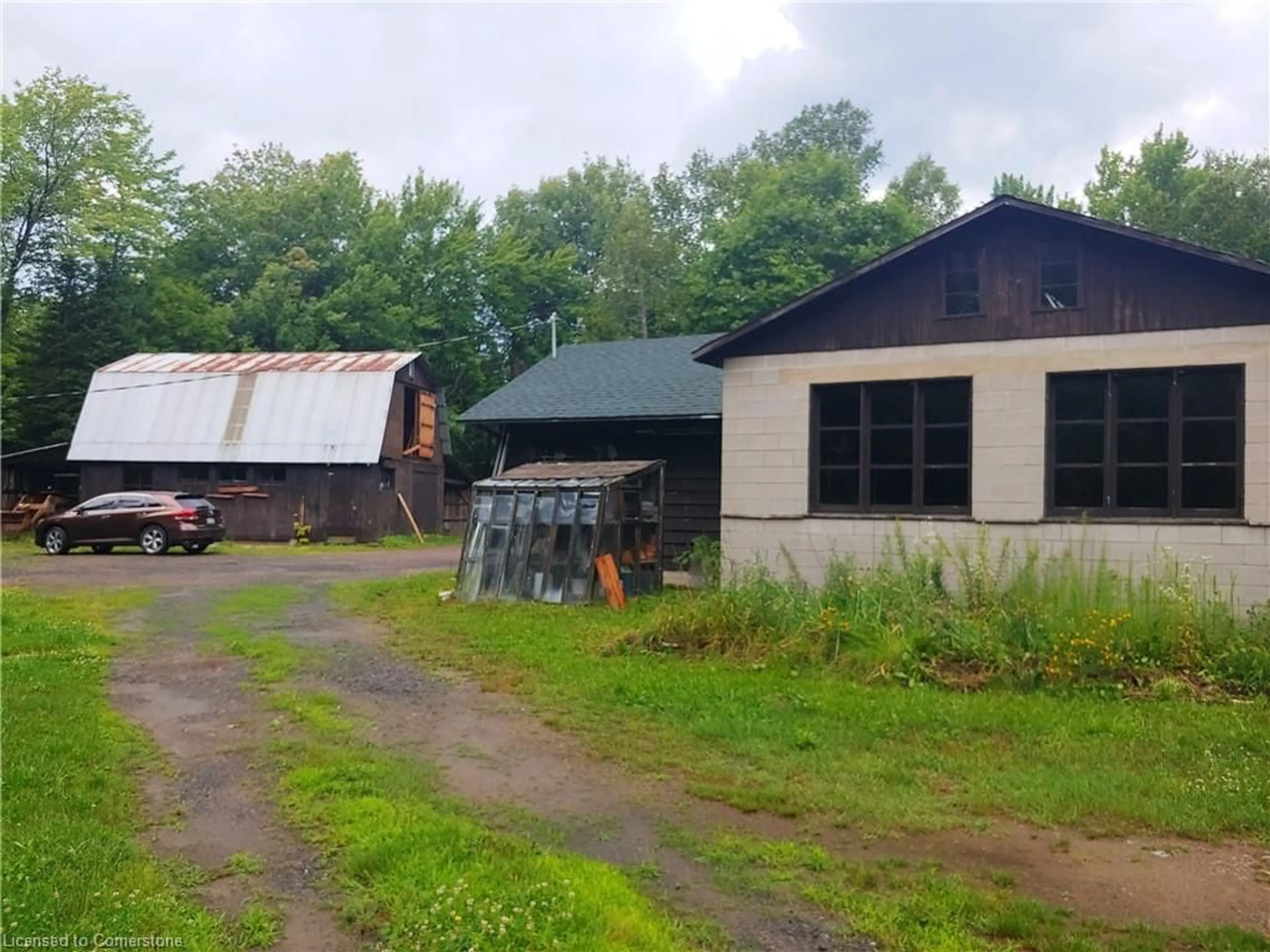 Shed for 429-439 Lynx Lake Rd, Huntsville Ontario P1H 2J3