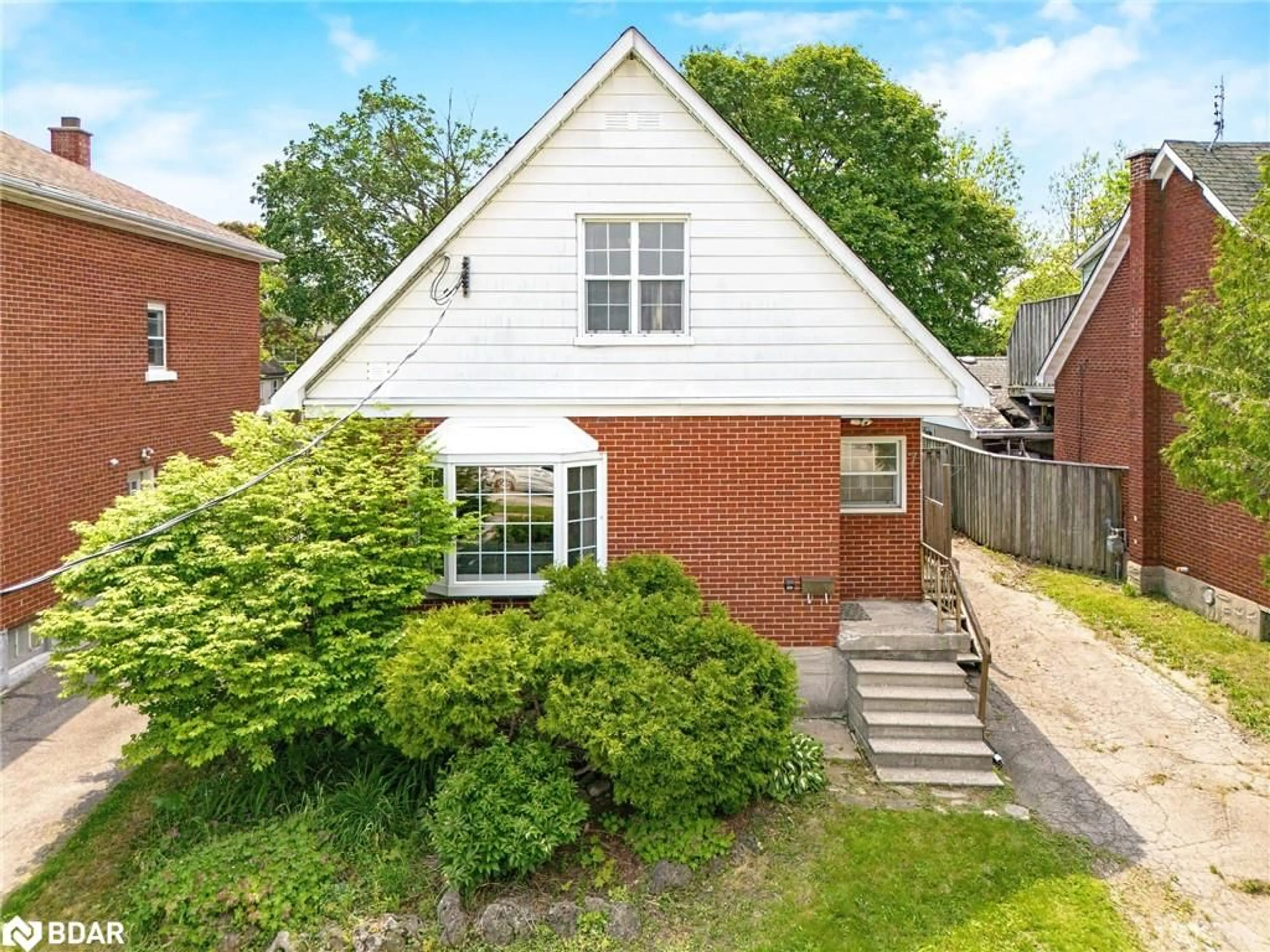 Home with brick exterior material, street for 7 Indiana St, Kitchener Ontario N2H 2A4