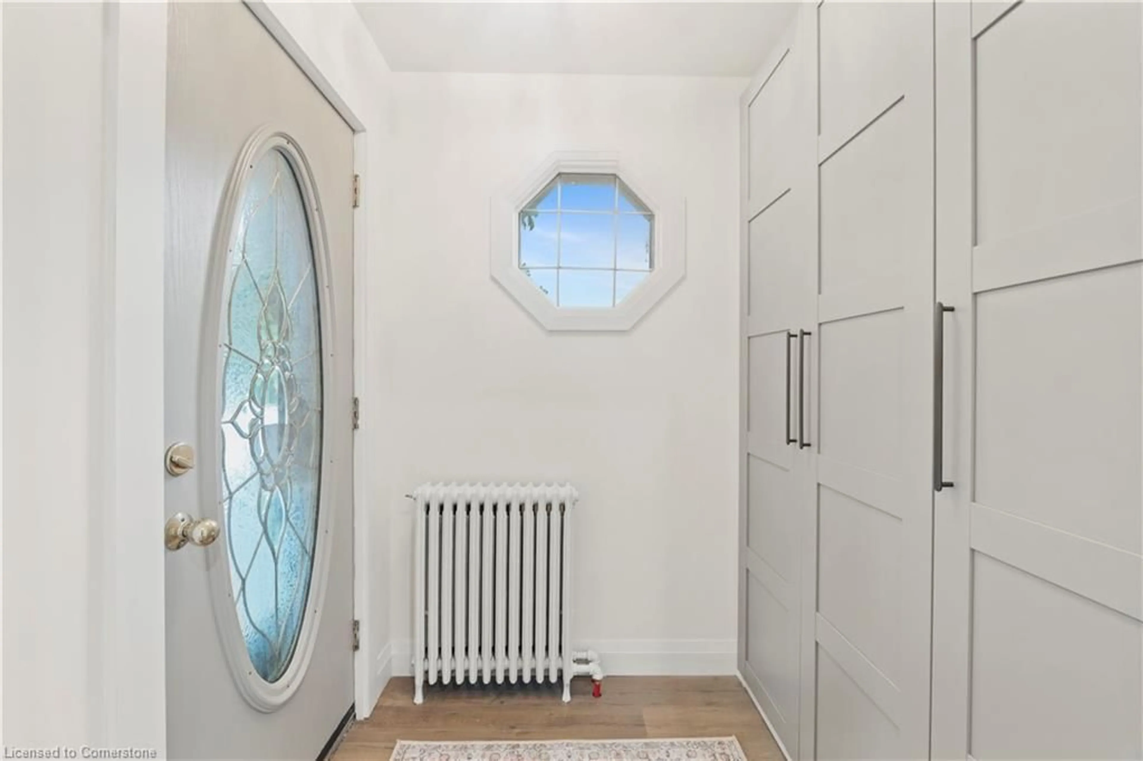 Indoor entryway for 87A Barons Ave, Hamilton Ontario L8K 2Y4