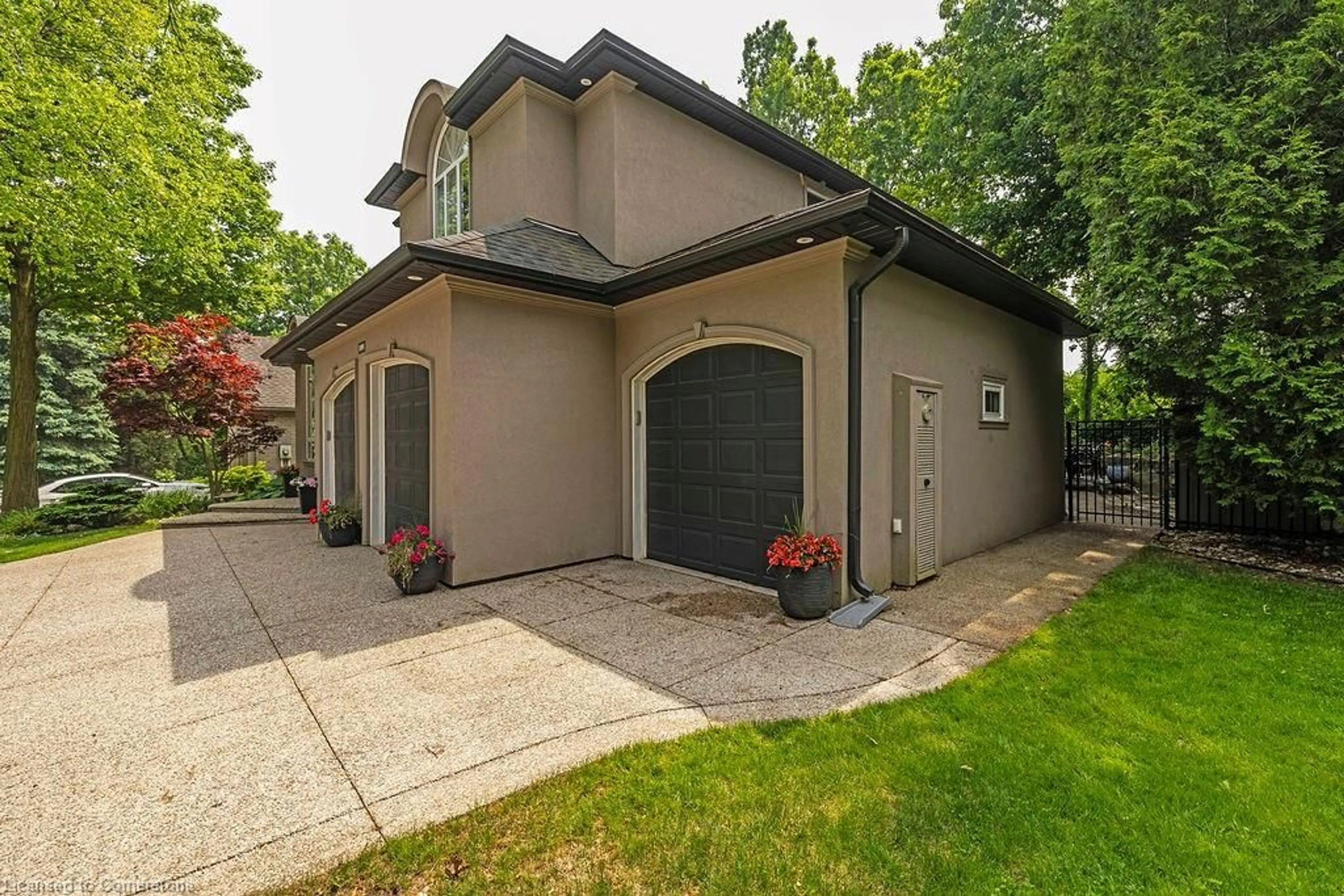 Patio, street for 1091 Forestvale Dr, Burlington Ontario L7P 4W4