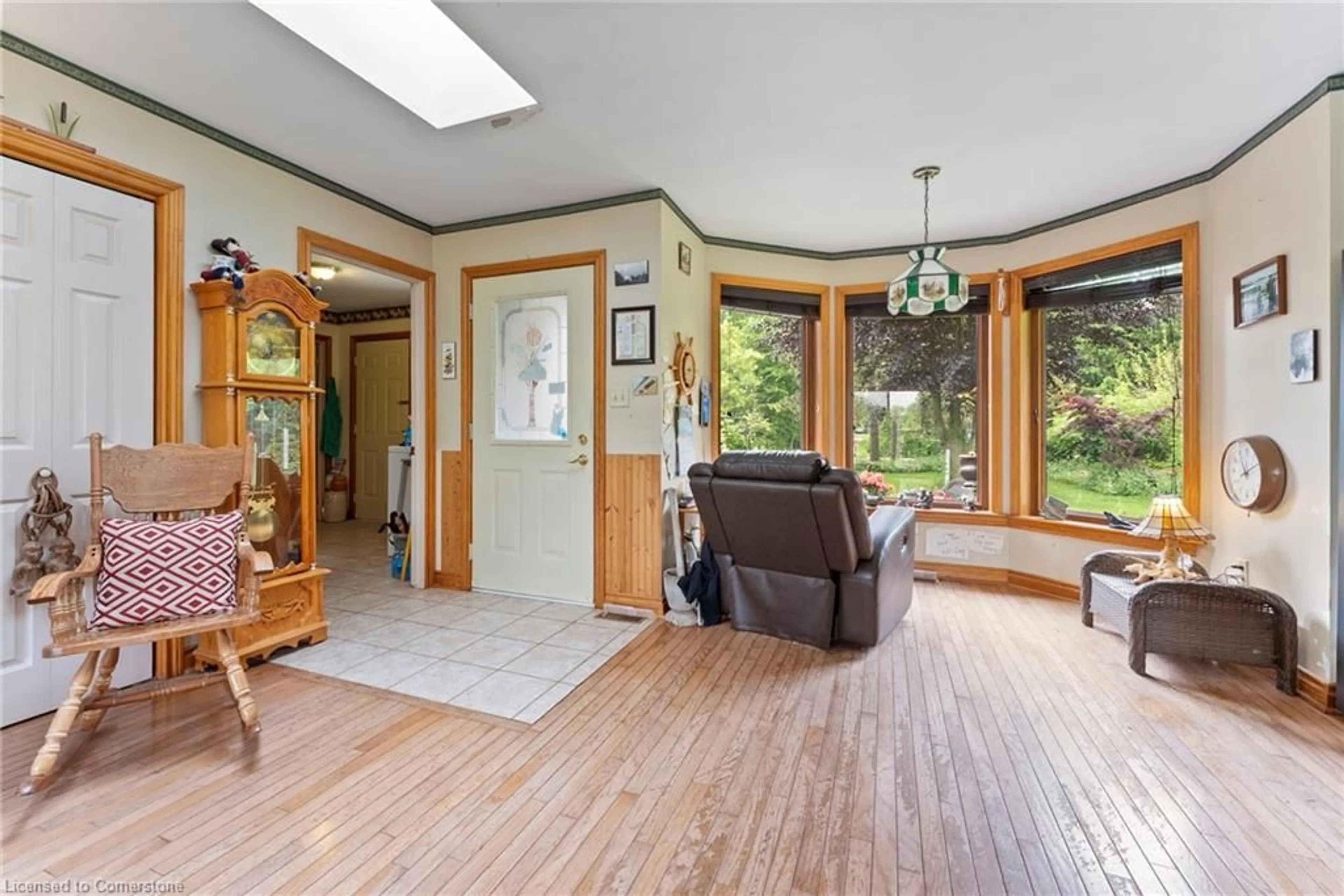 Indoor foyer for 1743 2nd Concession Rd, Flamborough Ontario L0R 1T0