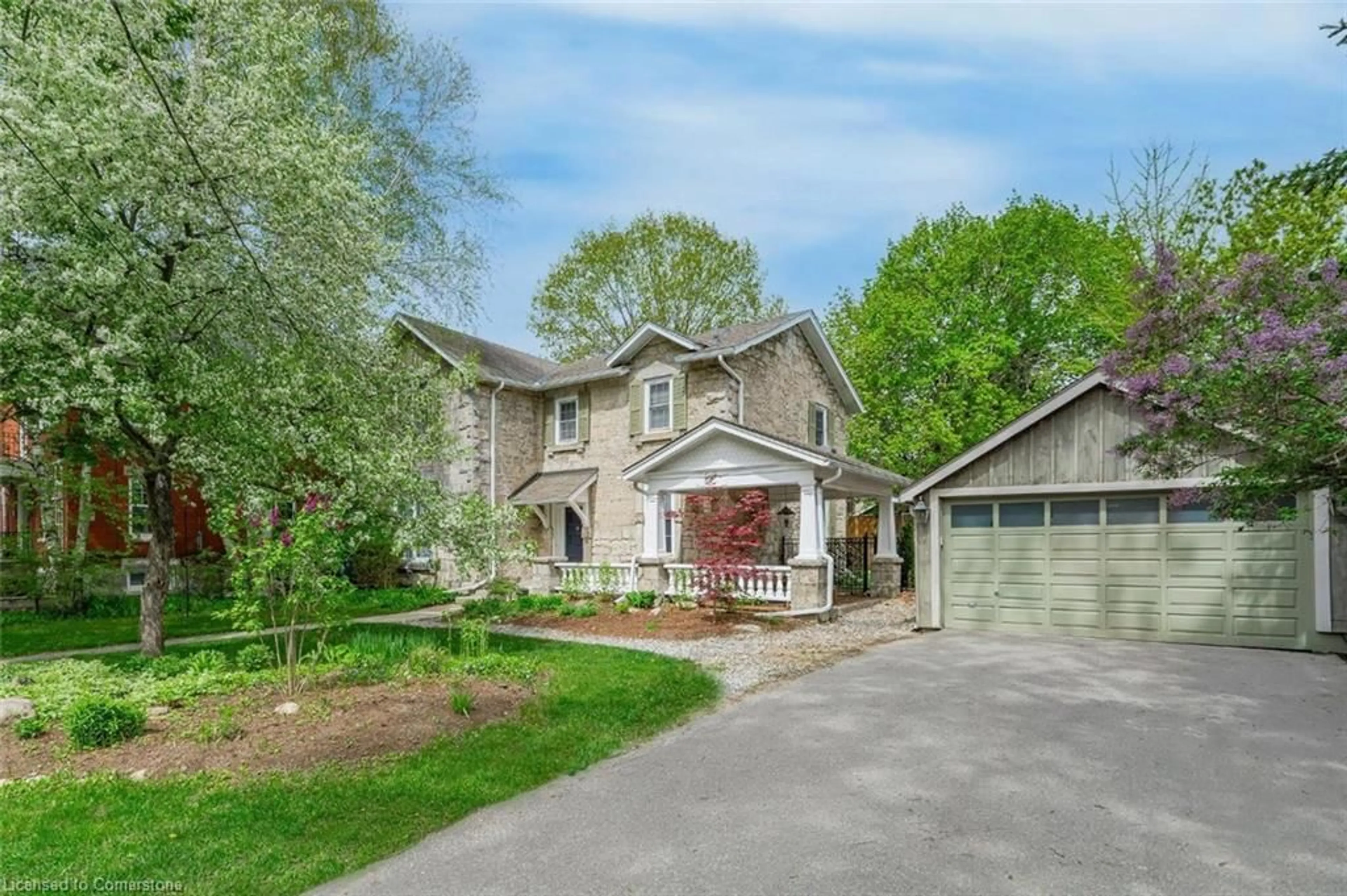 A pic from outside/outdoor area/front of a property/back of a property/a pic from drone, street for 15 Liverpool St, Guelph Ontario N1H 2K8