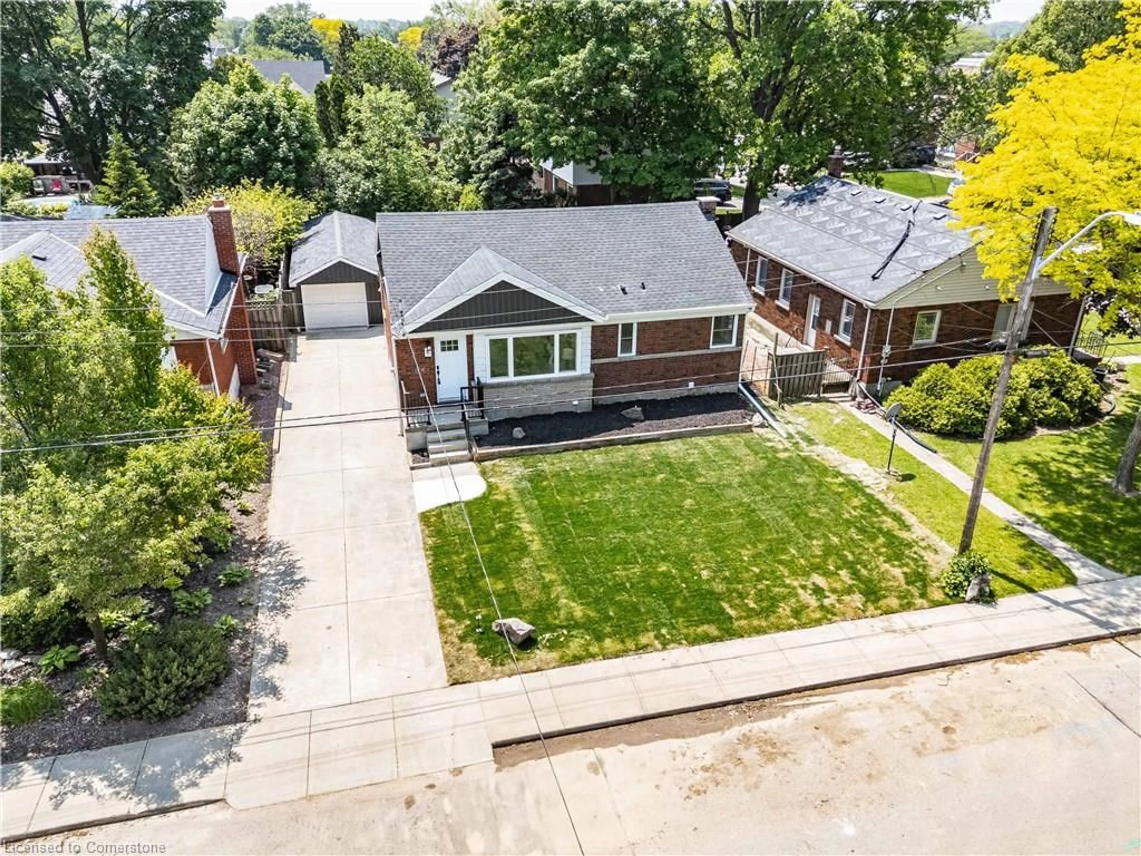 A pic from outside/outdoor area/front of a property/back of a property/a pic from drone, street for 6 Mulock Ave, Hamilton Ontario L8T 1H3