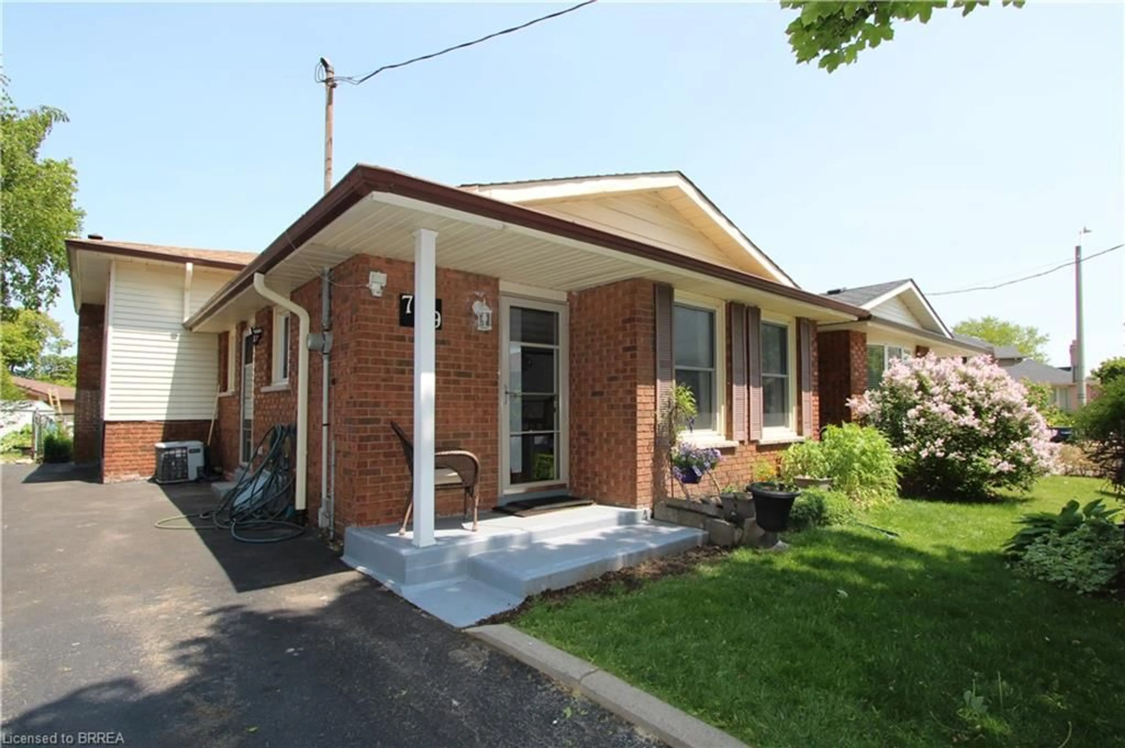 Home with brick exterior material, street for 759 Upper Horning Rd, Hamilton Ontario L9C 7P7