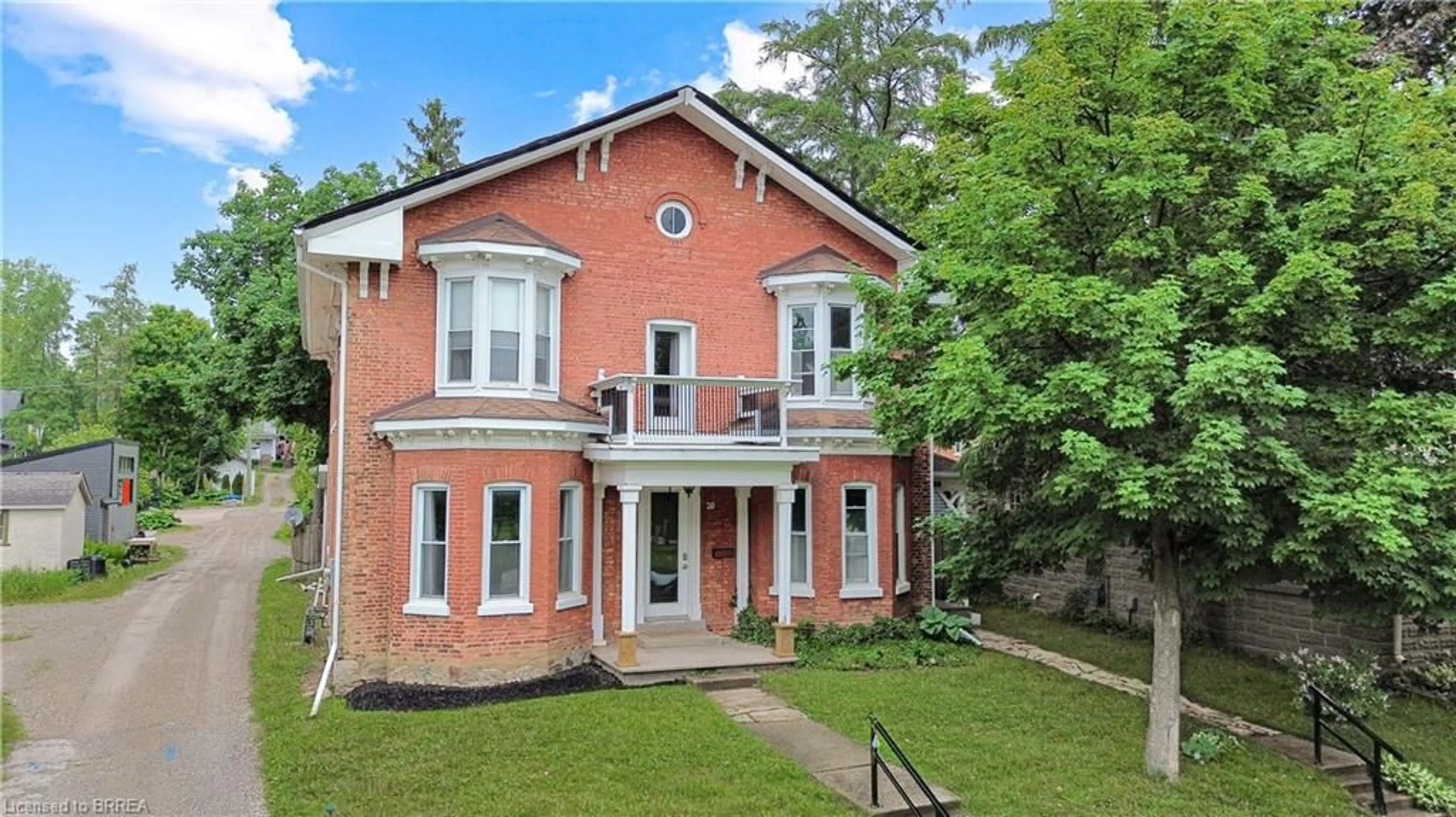 Home with brick exterior material, building for 20 Charlotte St, Paris Ontario N3L 1N1