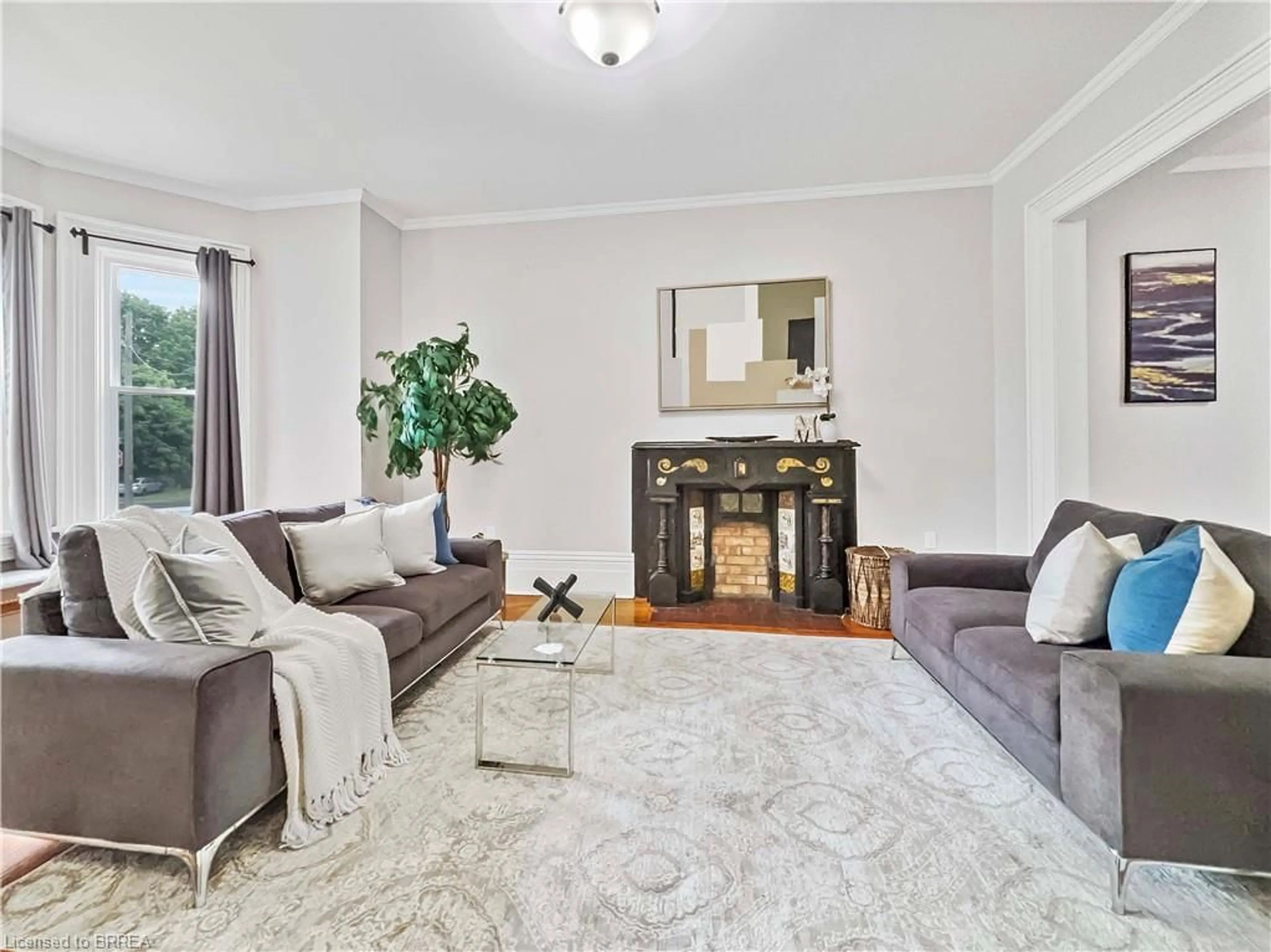 Living room with furniture, unknown for 20 Charlotte St, Paris Ontario N3L 1N1