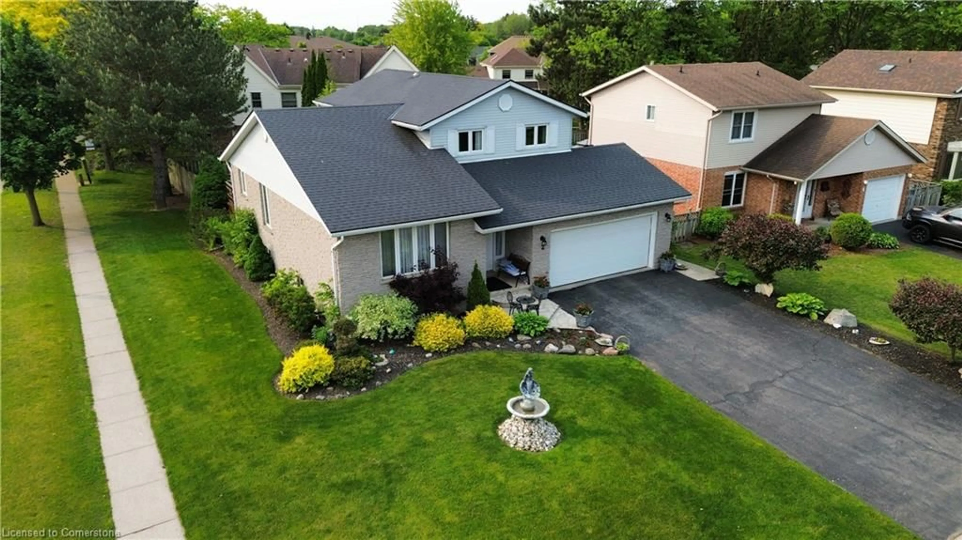 A pic from outside/outdoor area/front of a property/back of a property/a pic from drone, street for 2 Angle St, Simcoe Ontario N3Y 5G6