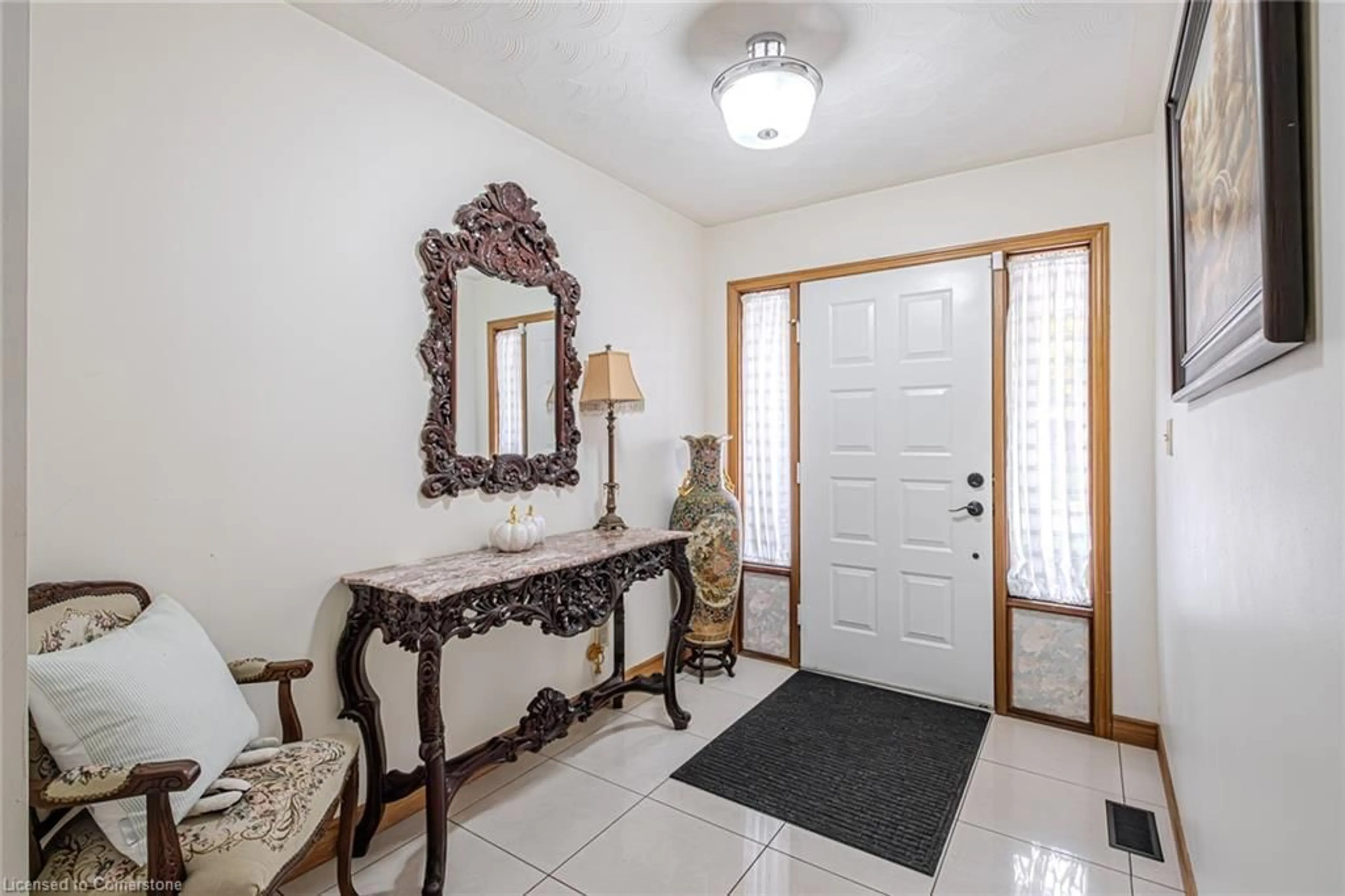 Indoor entryway for 2 Angle St, Simcoe Ontario N3Y 5G6
