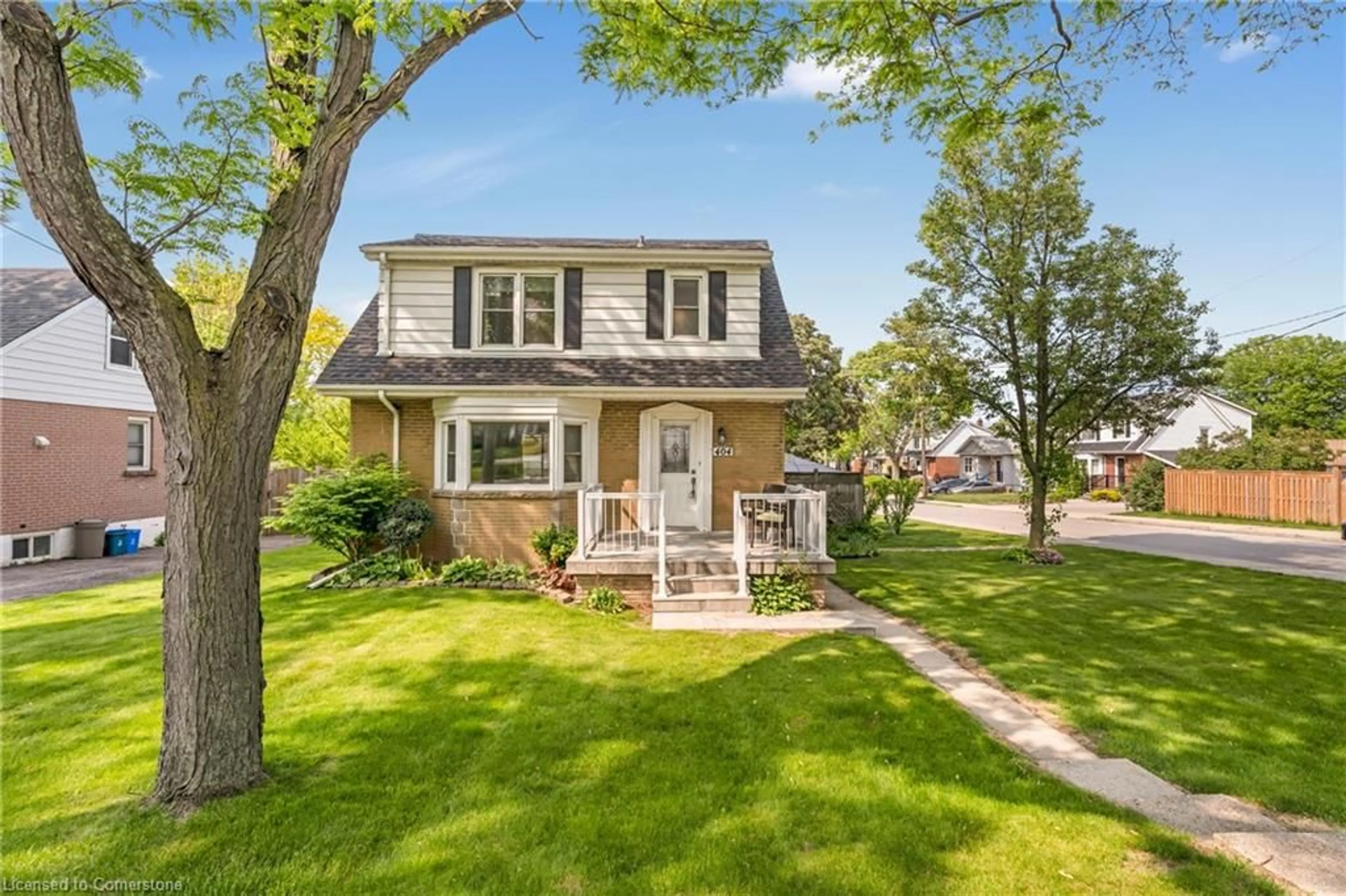 Home with vinyl exterior material, street for 404 Sanatorium Rd, Hamilton Ontario L9C 2A9