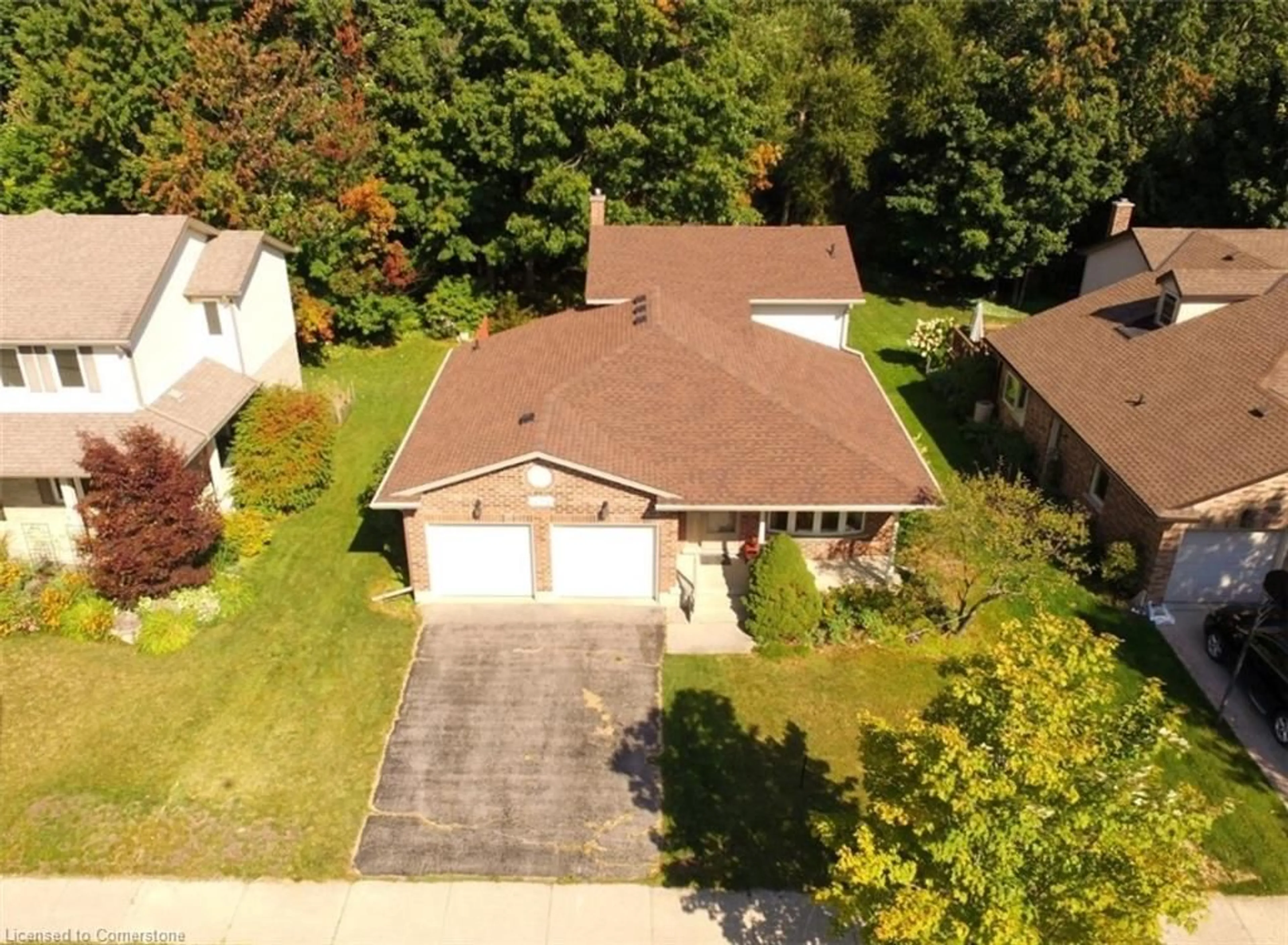 A pic from outside/outdoor area/front of a property/back of a property/a pic from drone, street for 431 Northlake Dr, Waterloo Ontario N2V 1Y6