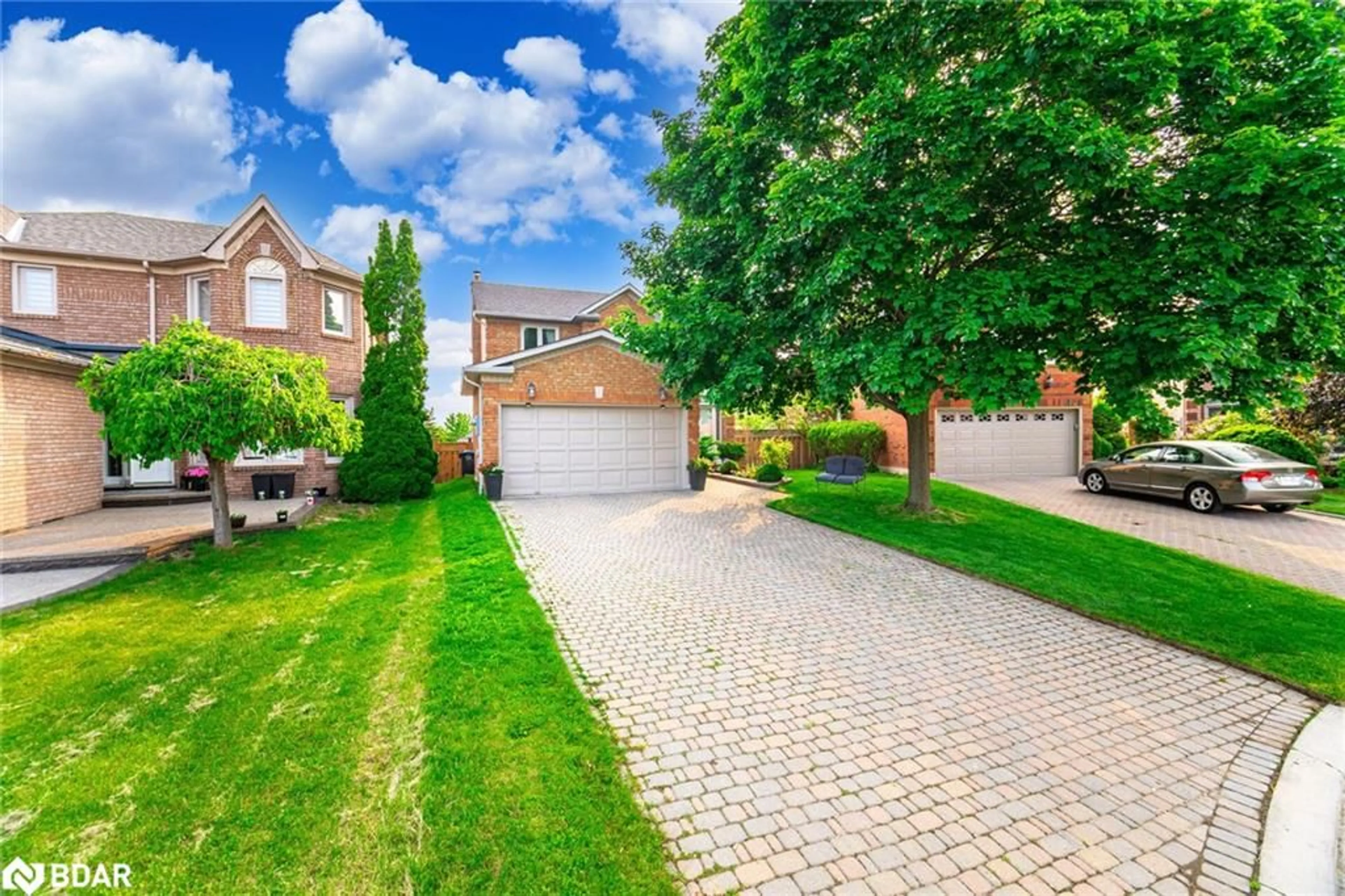A pic from outside/outdoor area/front of a property/back of a property/a pic from drone, street for 5220 Buttermill Crt, Mississauga Ontario L5V 1S4