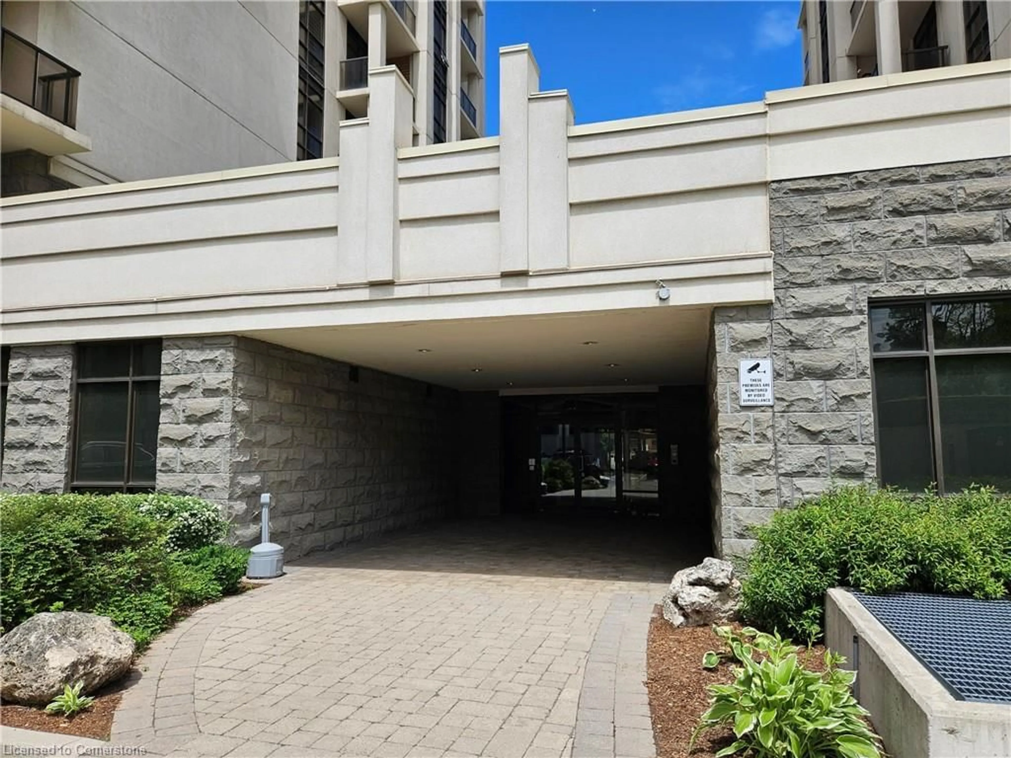 Indoor foyer for 81 Robinson St #1006, Hamilton Ontario L8P 0B9