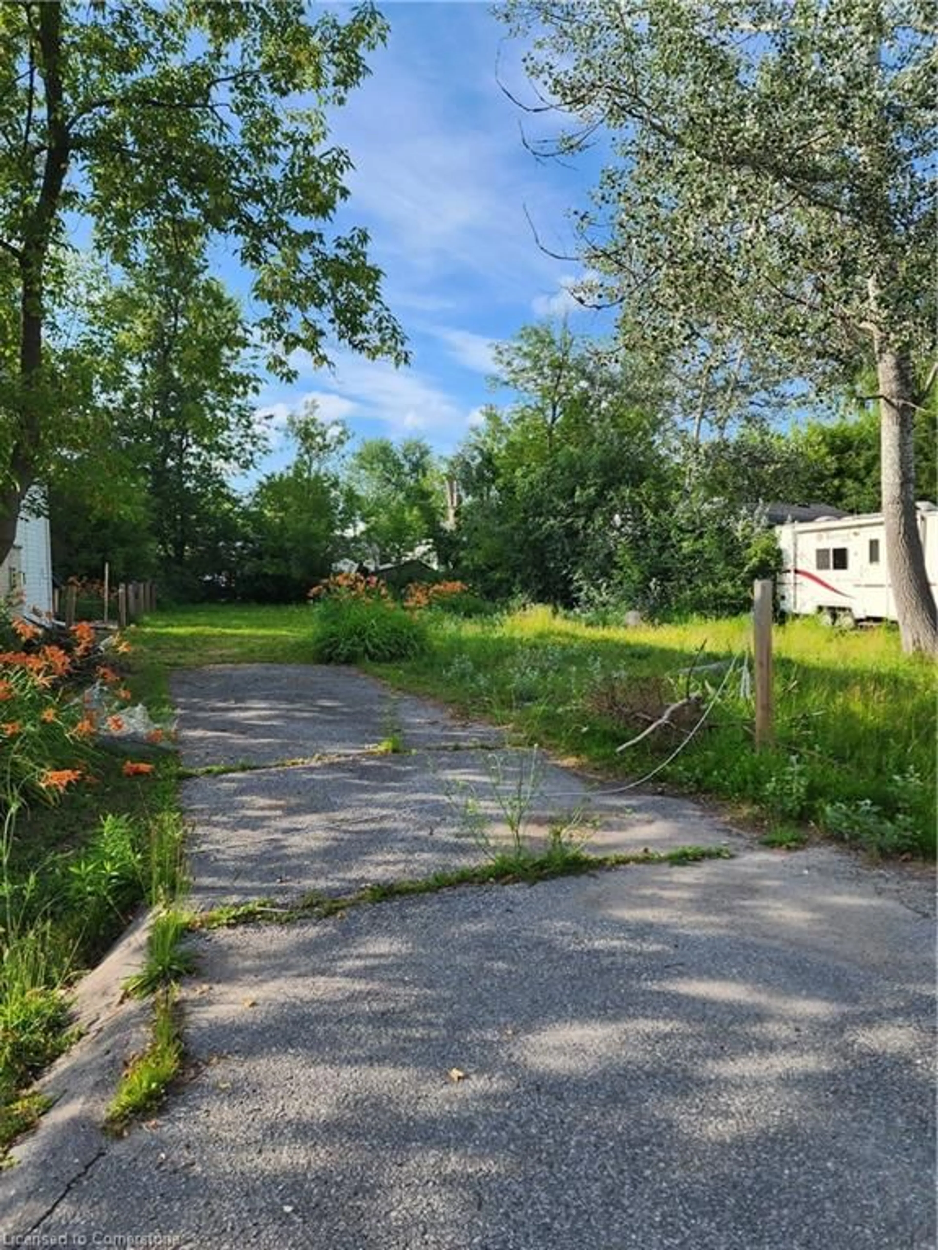 A pic from outside/outdoor area/front of a property/back of a property/a pic from drone, street for 310 Terrace Dr, Keswick Ontario L4P 2Y8