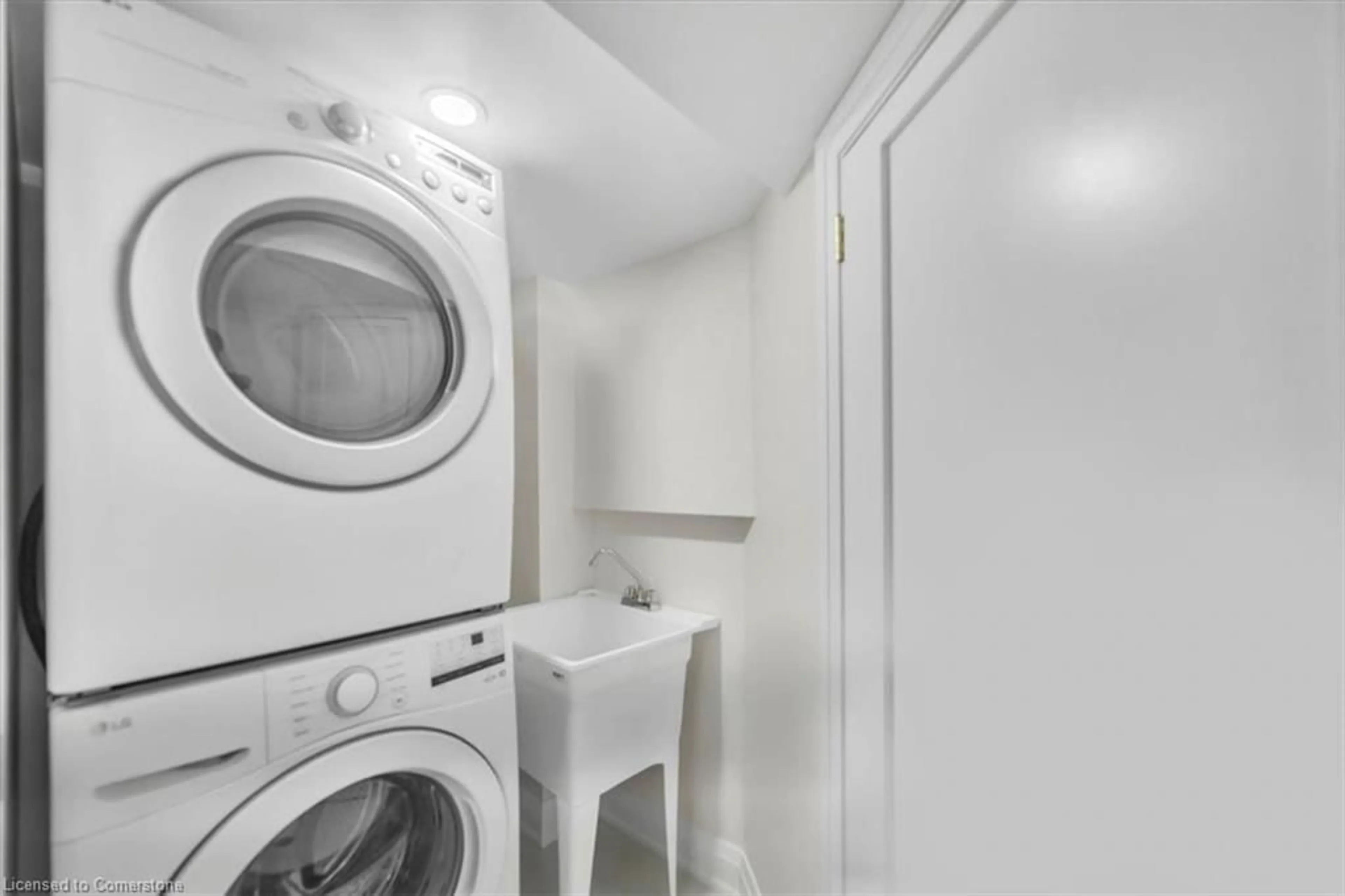 Laundry room for 4476 Margueritte Ave, Niagara Falls Ontario L3J 0B9