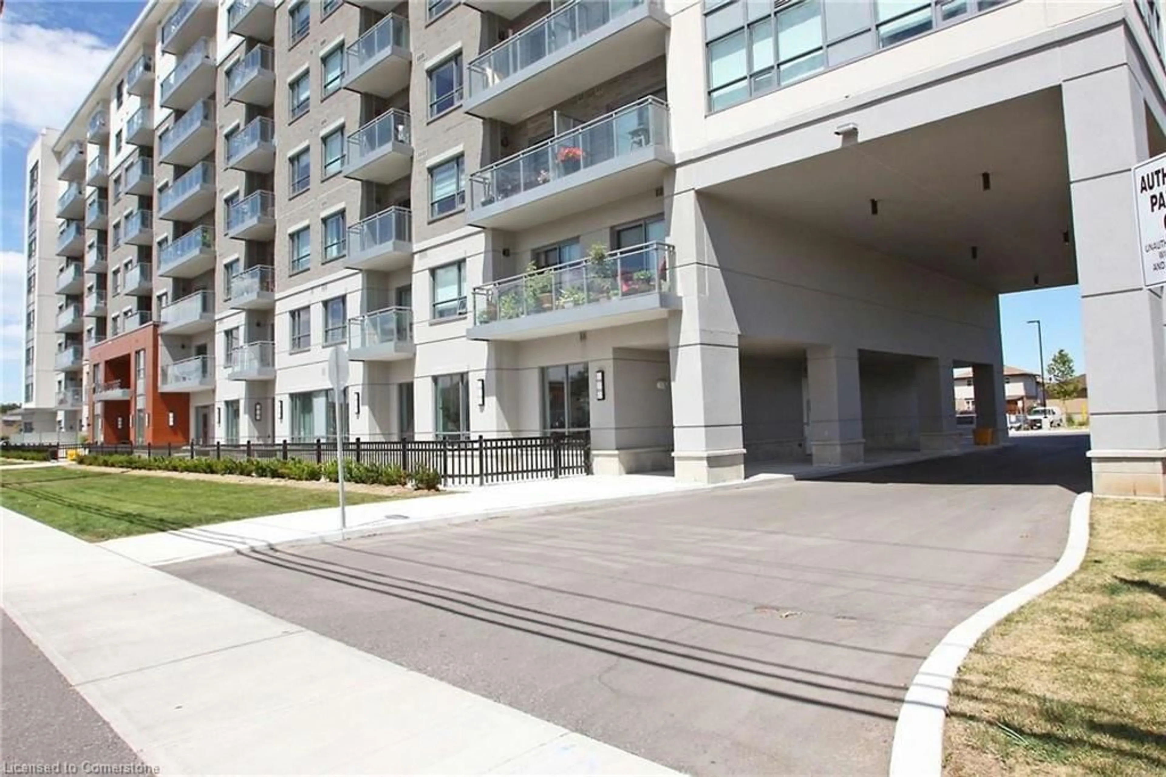 Patio, street for 121- 8 Hwy #515, Stoney Creek Ontario L8G 1C1