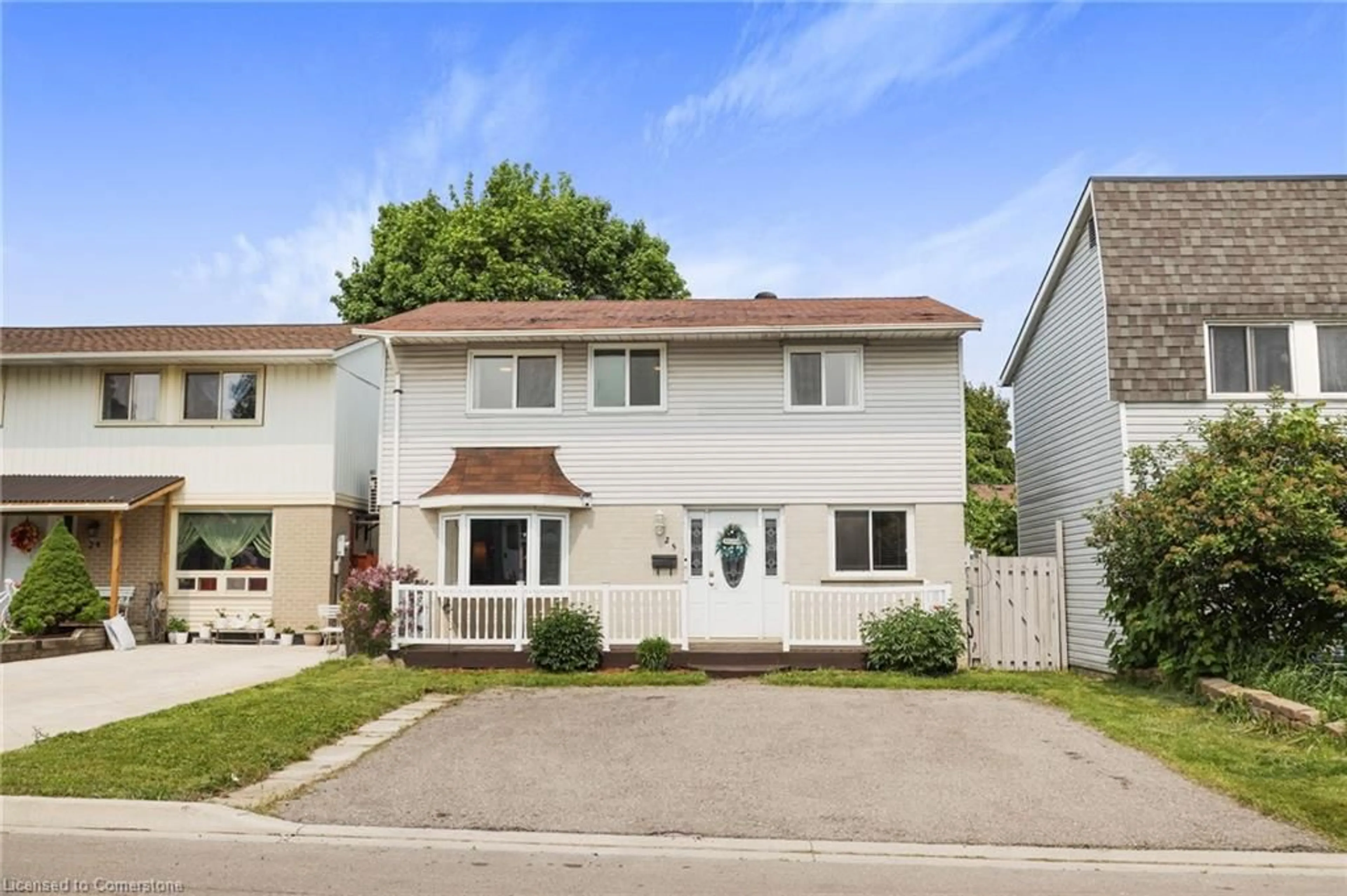 Home with vinyl exterior material, street for 25 Jason Sq, Brampton Ontario L6S 2L6
